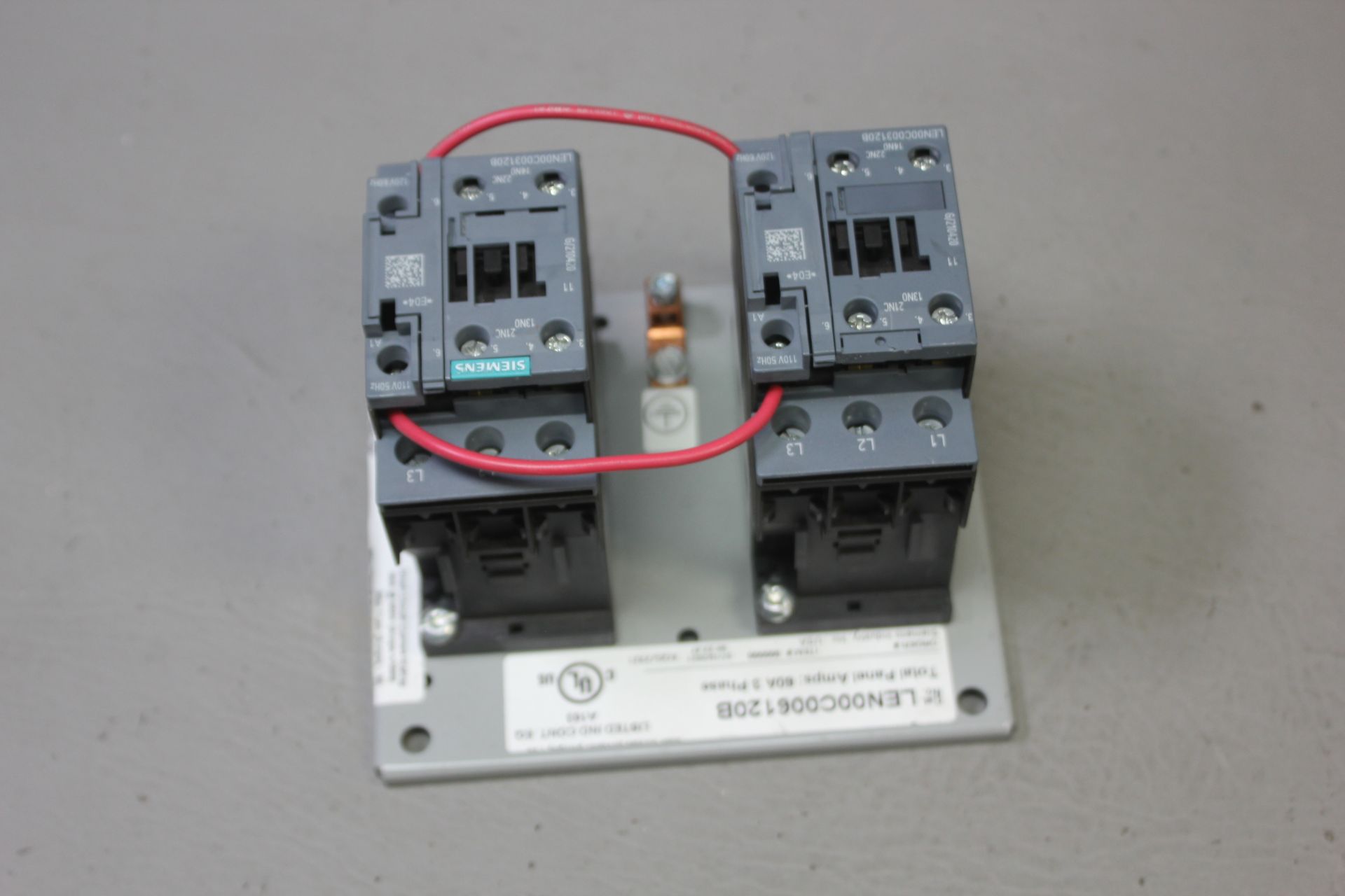 UNUSED SIEMENS ELECTRICALLY HELD LIGHTING CONTACTOR - Image 2 of 4