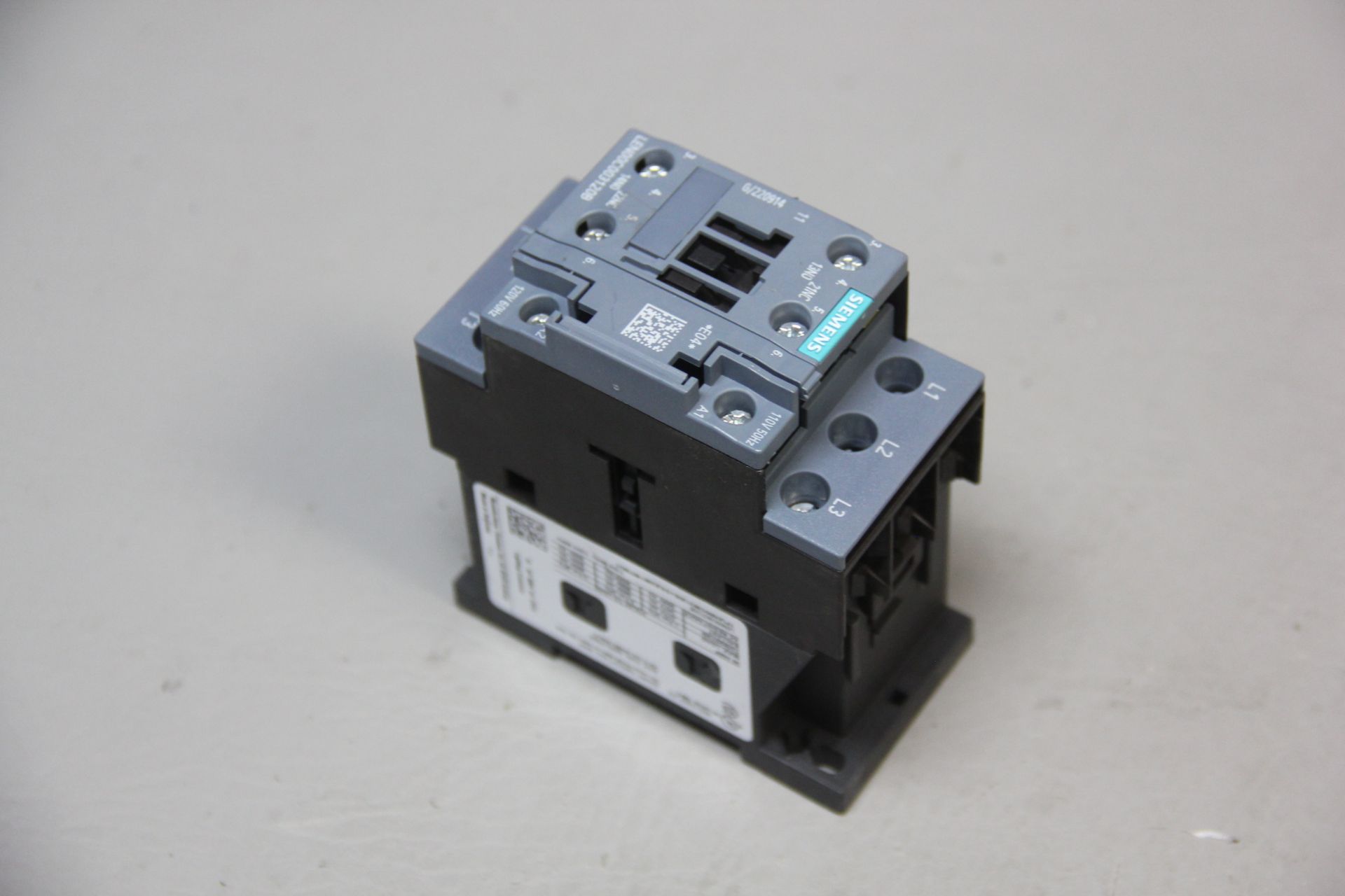 UNUSED SIEMENS LIGHTING CONTACTOR - Image 2 of 3