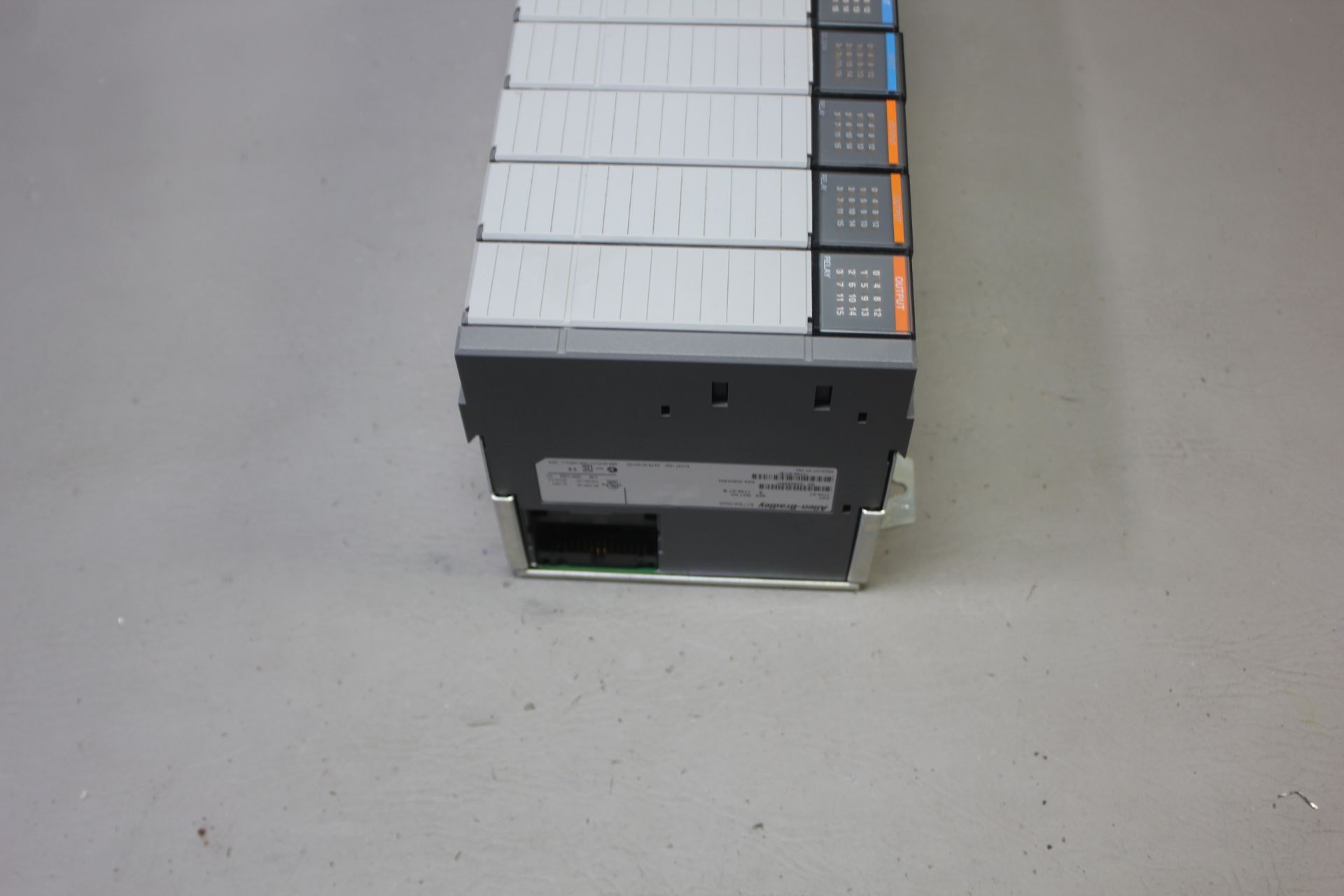 ALLEN BRADLEY 7 SLOT PLC CHASSIS WITH MODULES - Image 3 of 10