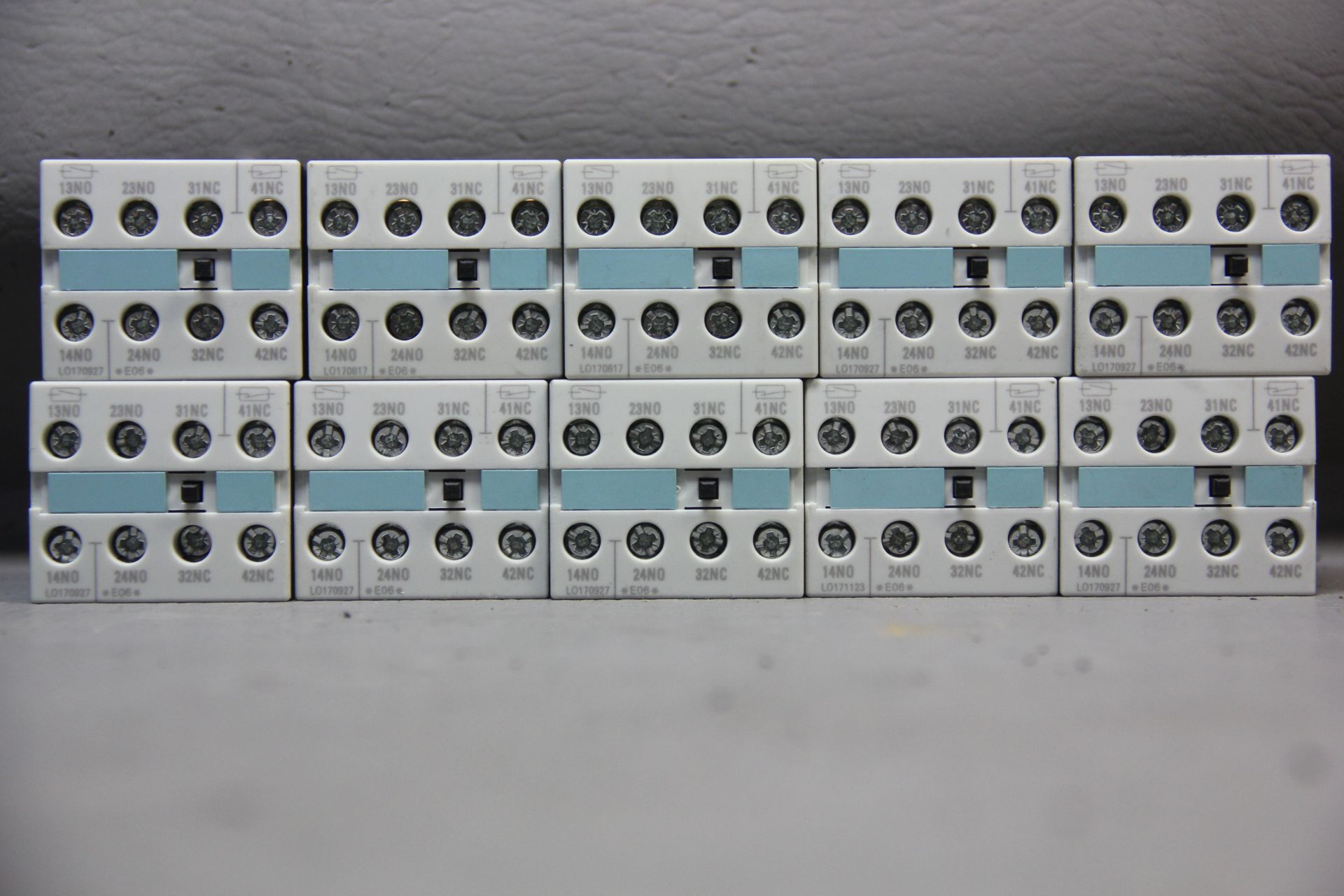 LOT OF UNUSED SIEMENS AUX SWITCHES - Image 2 of 6