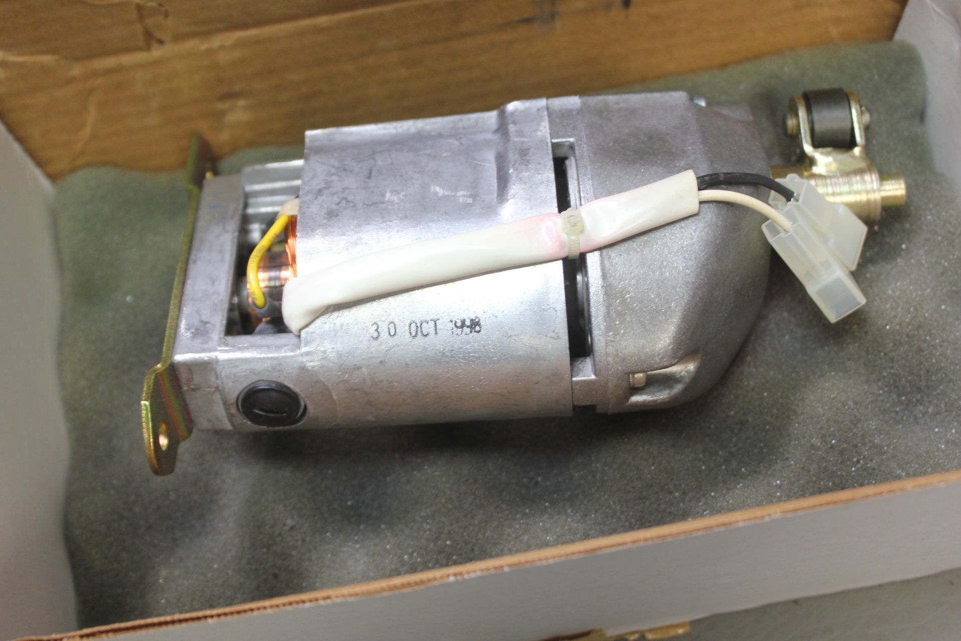 NEW CUTLER HAMMER SWITCHGEAR CHARGE MOTOR - Image 6 of 8