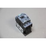 UNUSED SIEMENS LIGHTING CONTACTOR