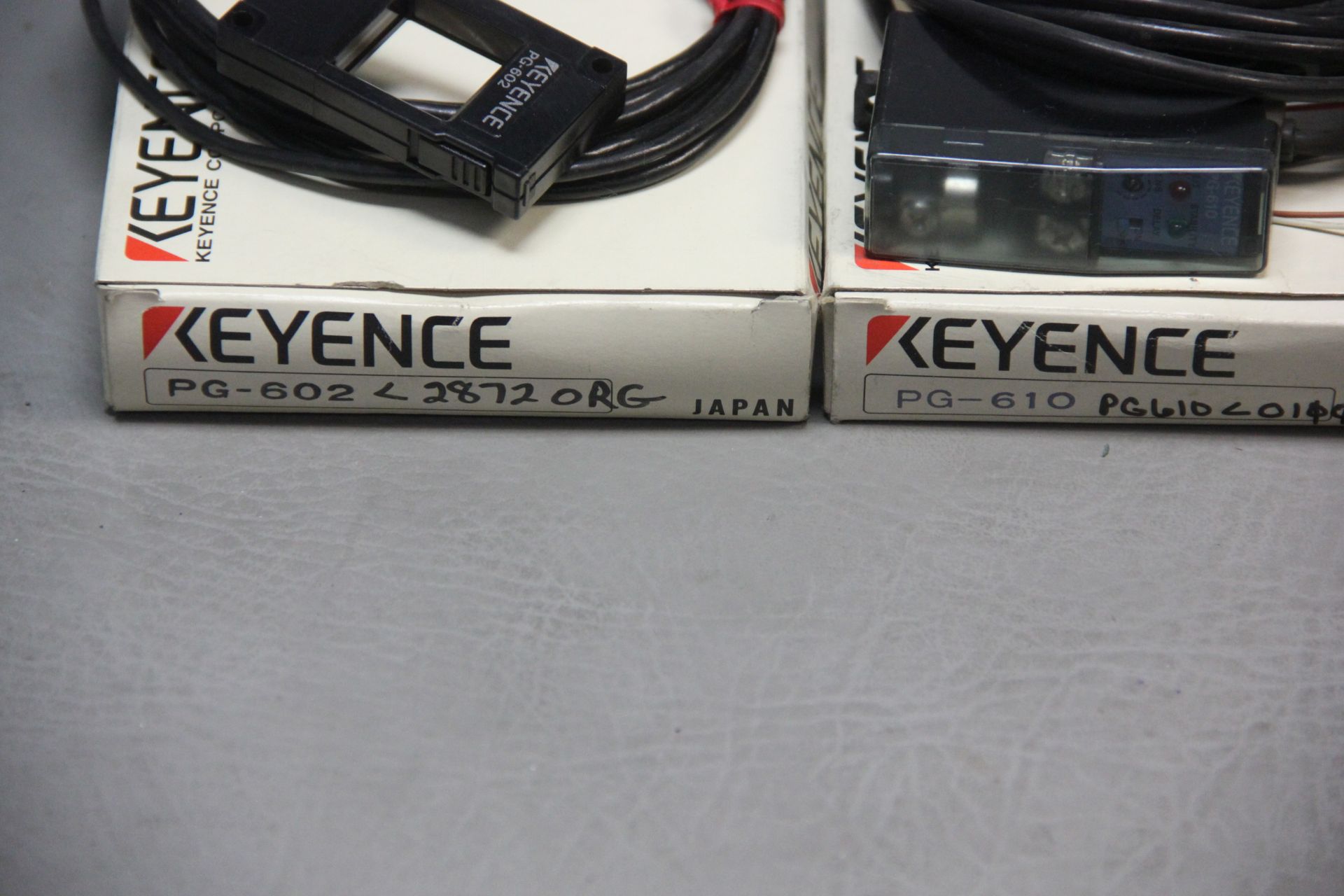 NEW KEYENCE OPTICAL PASSAGE SENSOR & AMPLIFIER - Image 2 of 6