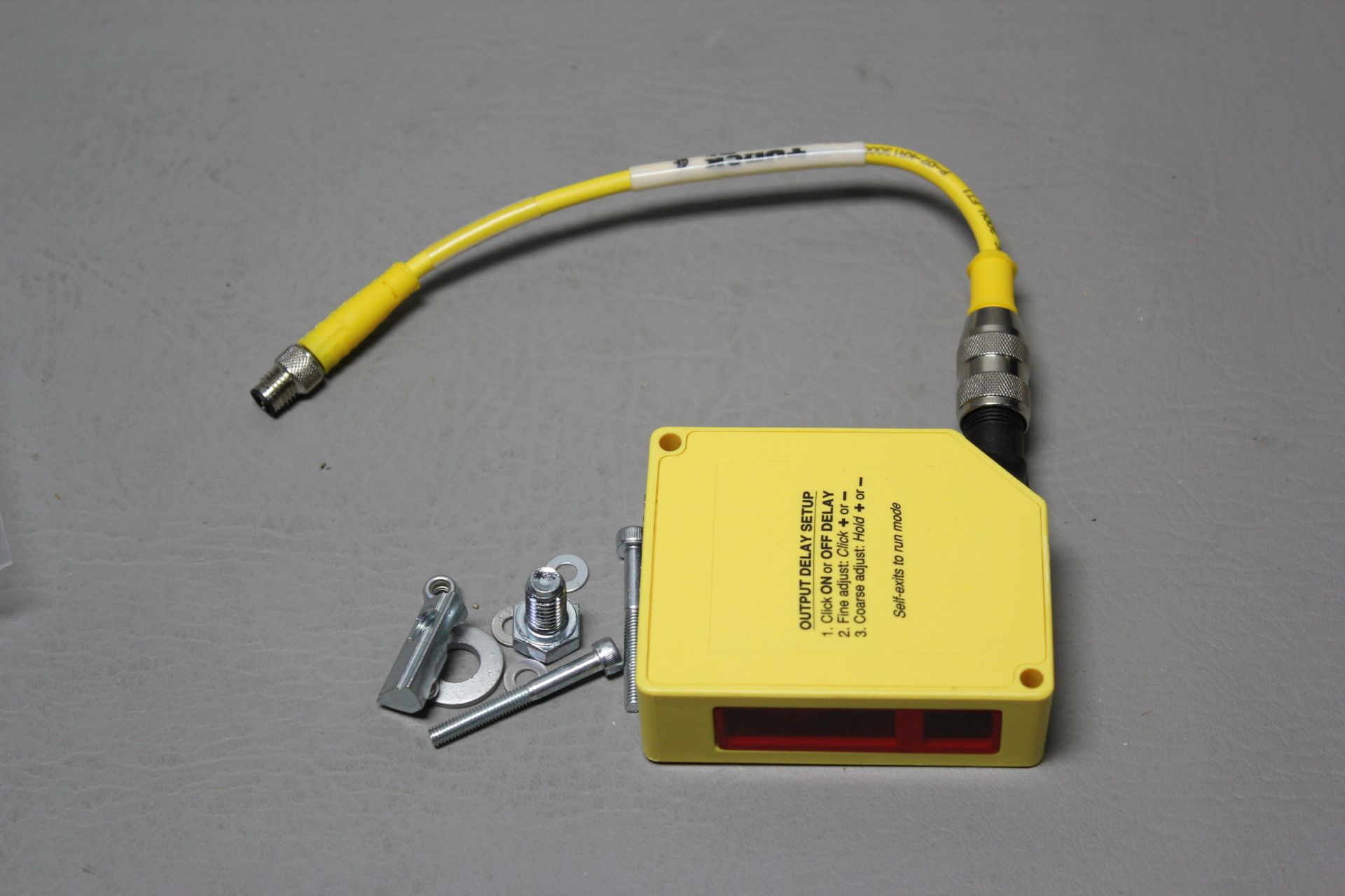 UNUSED BANNER PHOTOELECTRIC SENSOR WITH CABLE - Image 2 of 4