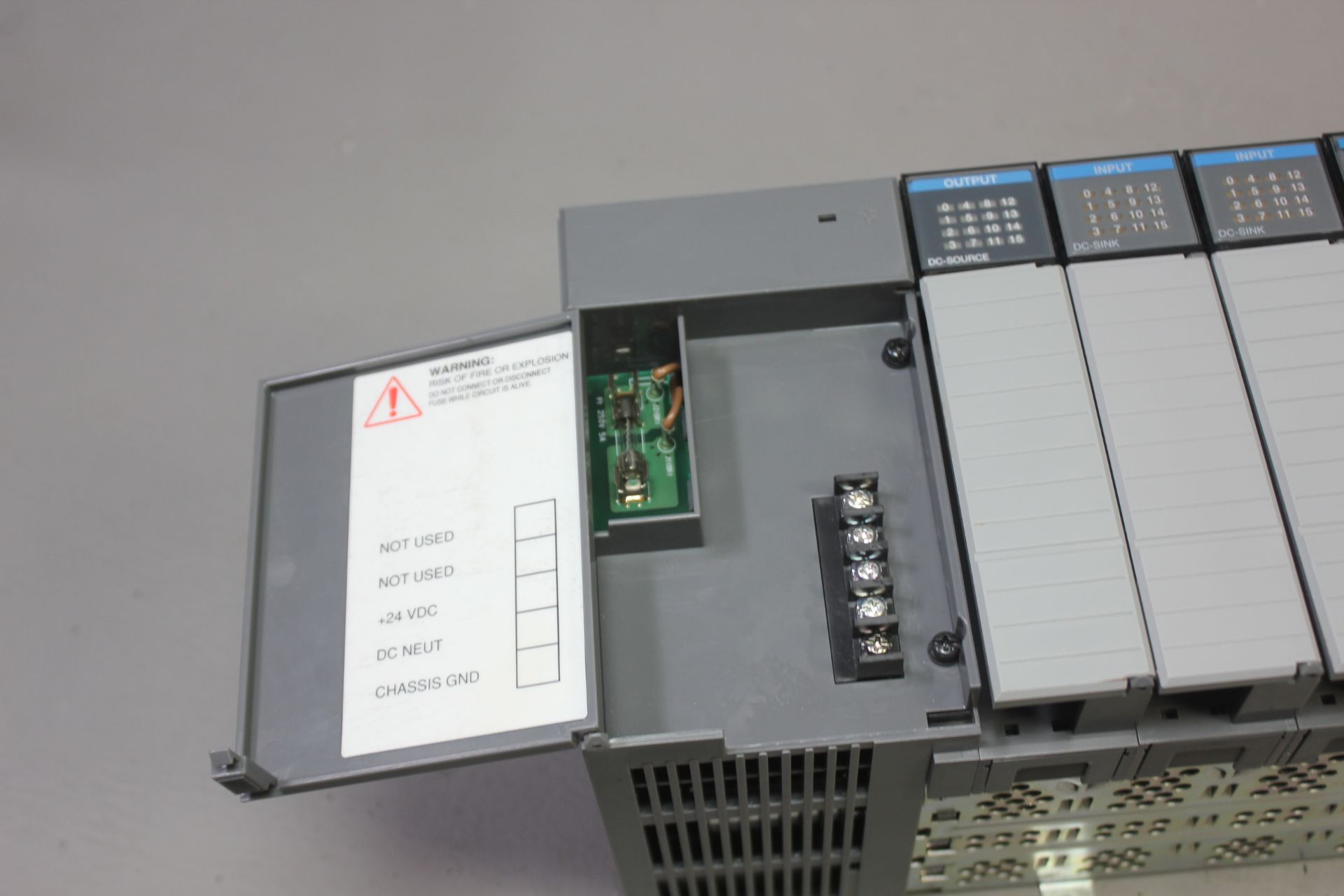 ALLEN BRADLEY 7 SLOT PLC CHASSIS WITH MODULES - Image 6 of 10