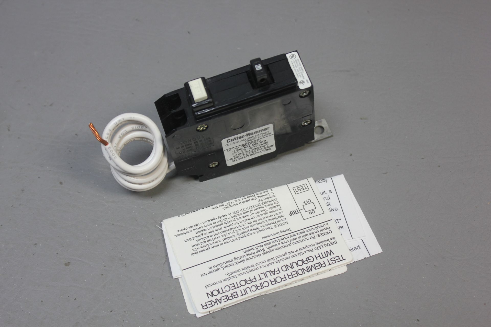 NEW CUTLER HAMMER GROUND FAULT CIRCUIT BREAKER - Bild 2 aus 3