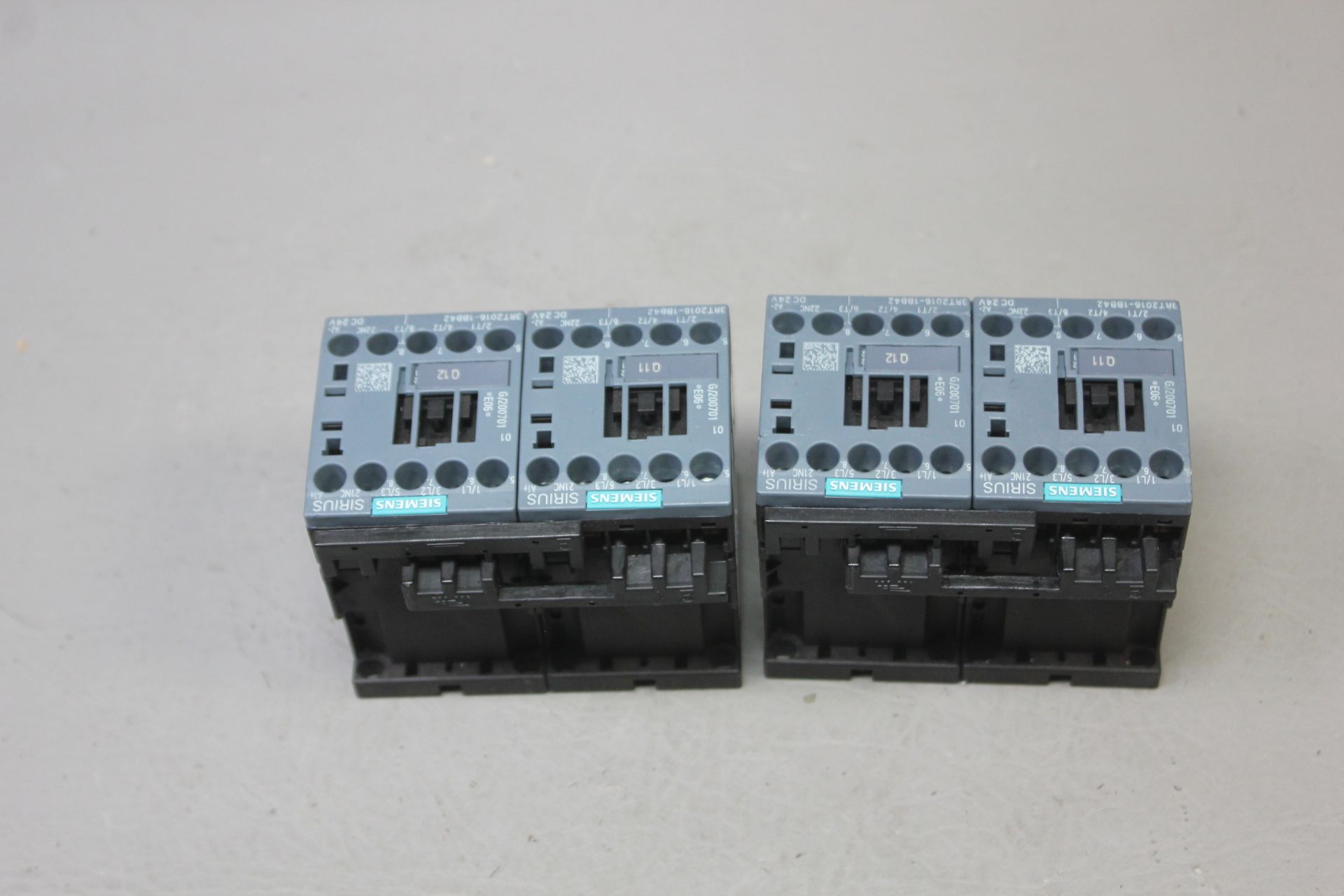 LOT OF 2 UNUSED SIEMENS REVERSING CONTACTORS - Image 2 of 4