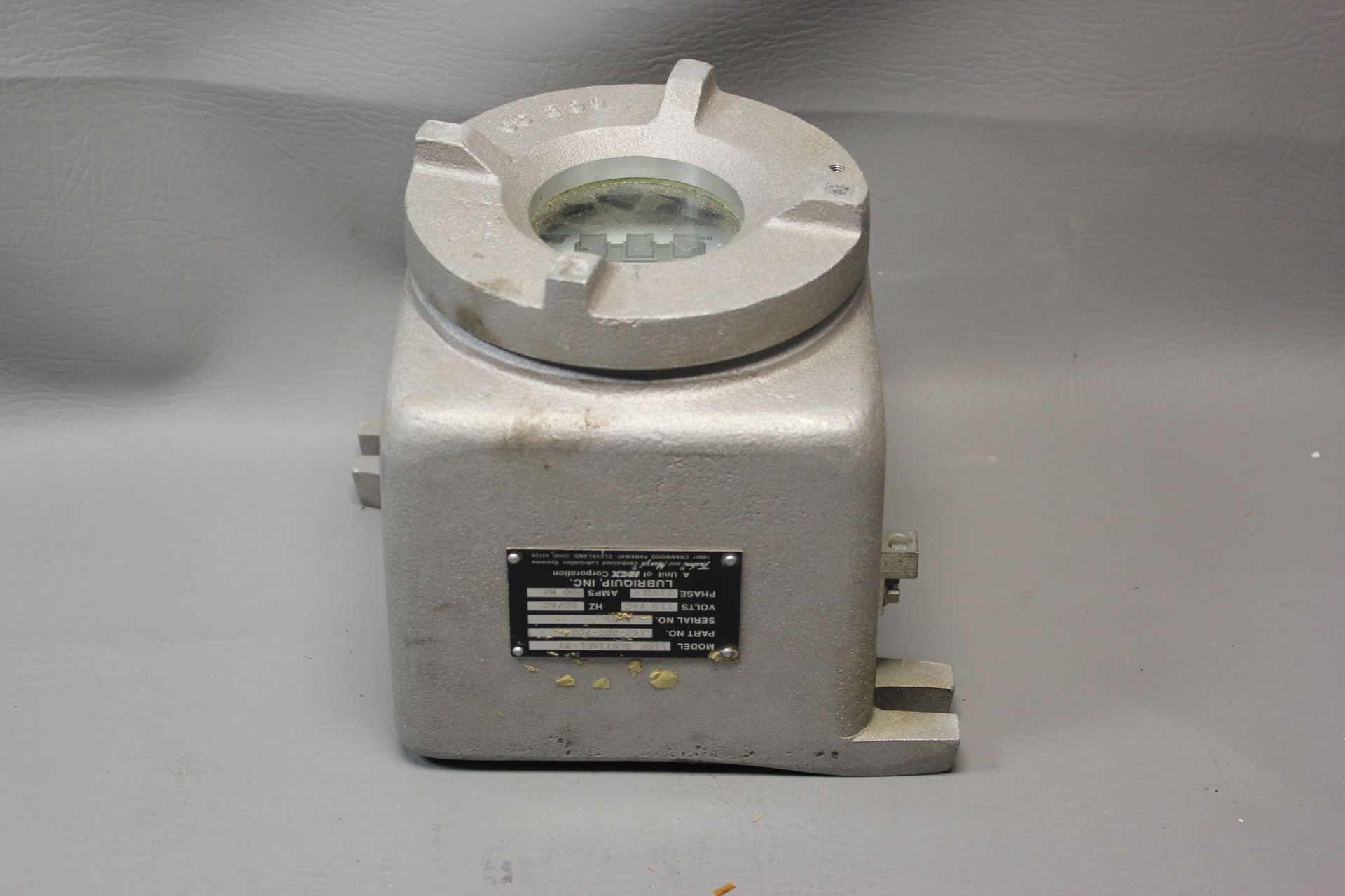 UNUSED LUBRIQUIP LUBE SENTINEL II FLOW MONITOR IN ENCLOSURE - Image 6 of 8