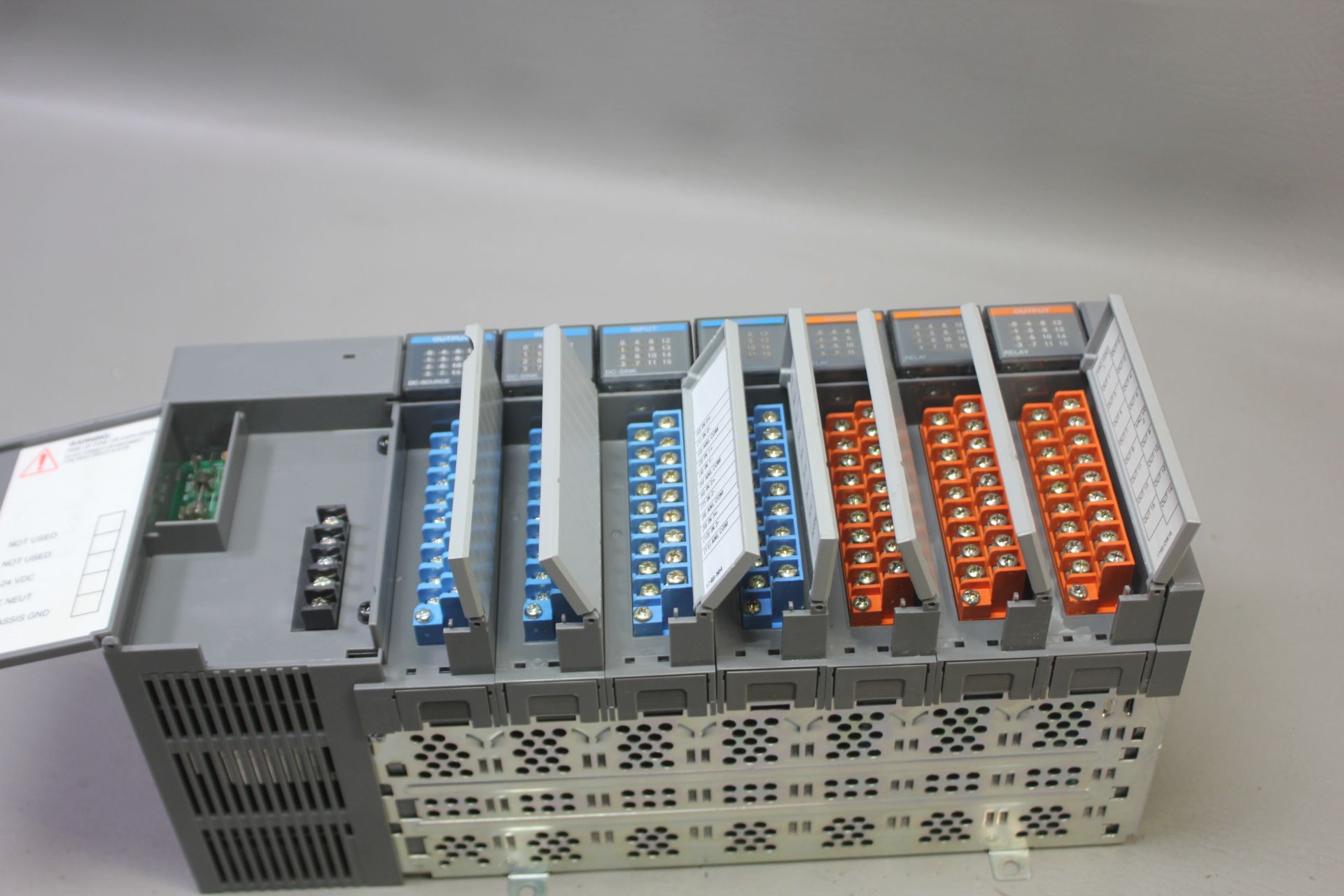 ALLEN BRADLEY 7 SLOT PLC CHASSIS WITH MODULES - Image 7 of 10