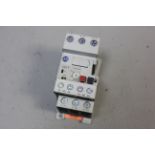 UNUSED ALLEN BRADLEY THERMAL OVERLOAD RELAY WITH ADAPTER