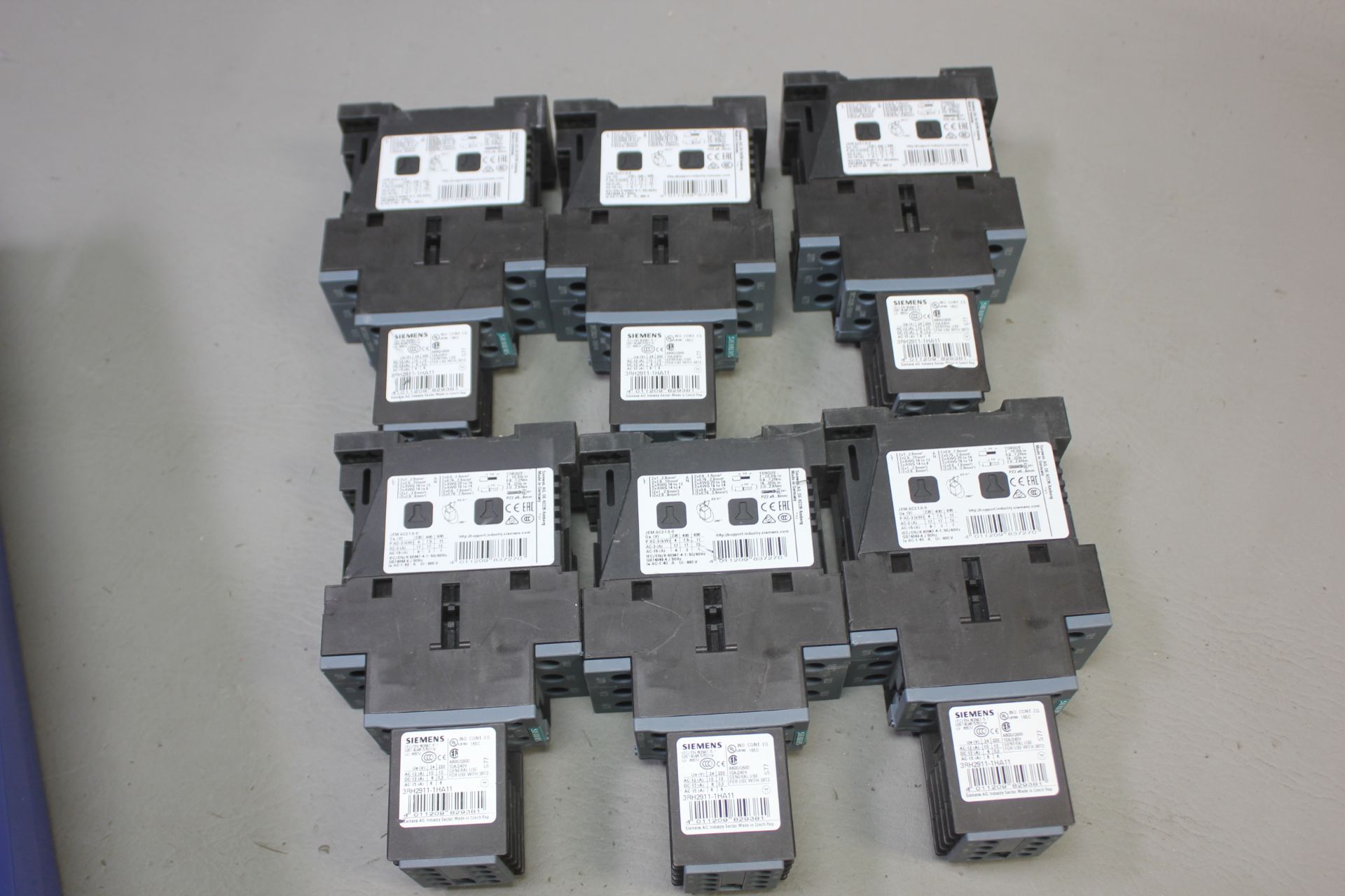 LOT OF 6 SIEMENS CONTACTORS WITH AUX SWITCHES - Image 5 of 9