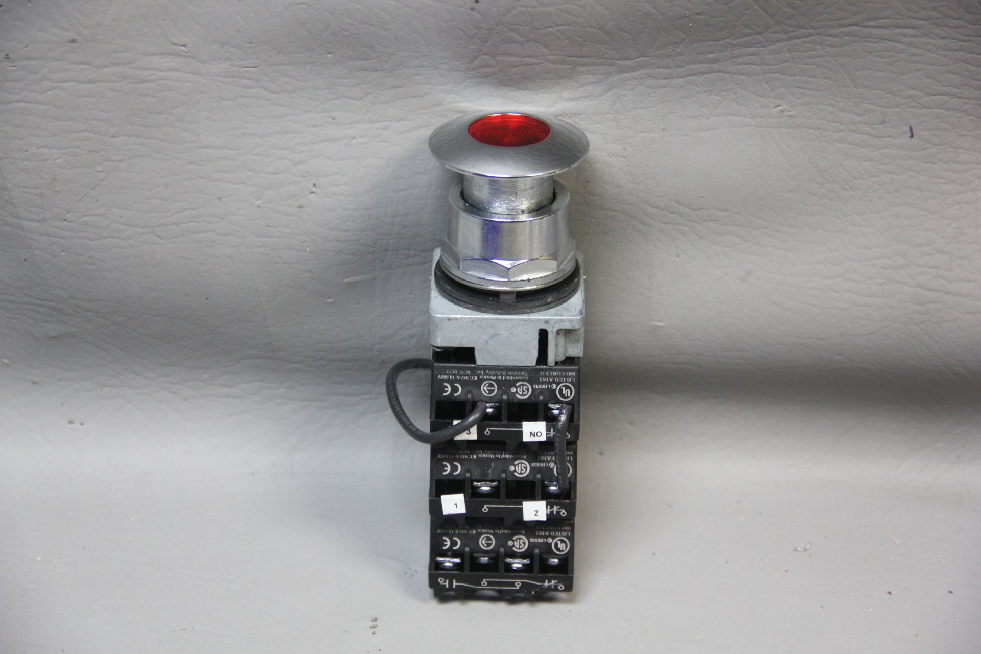 SIEMENS HEAVY DUTY ILLUMINATED PUSH/PULL PUSHBUTTON