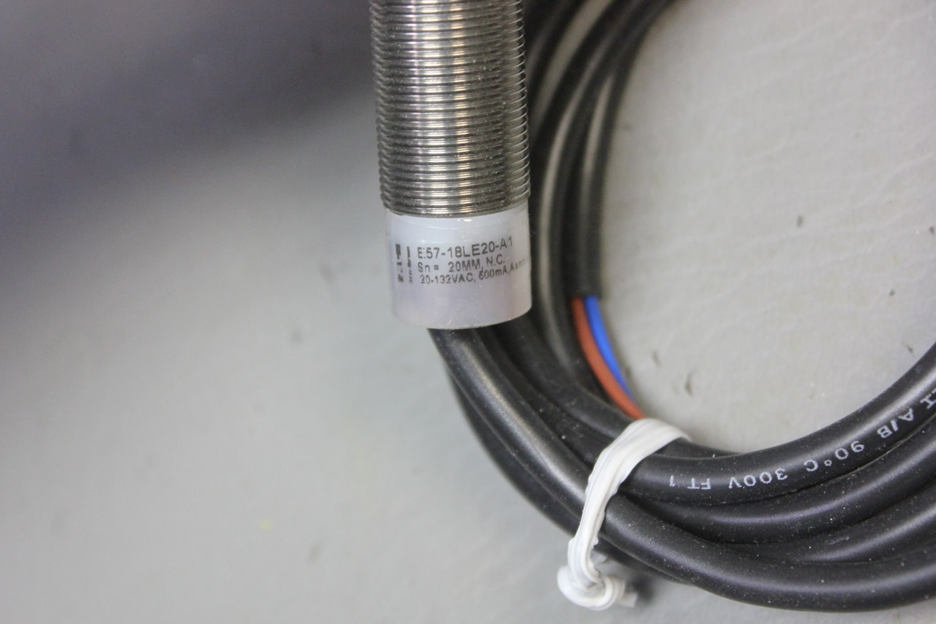 NEW CUTLER HAMMER INDUCTIVE PROXIMITY SENSOR - Image 4 of 4