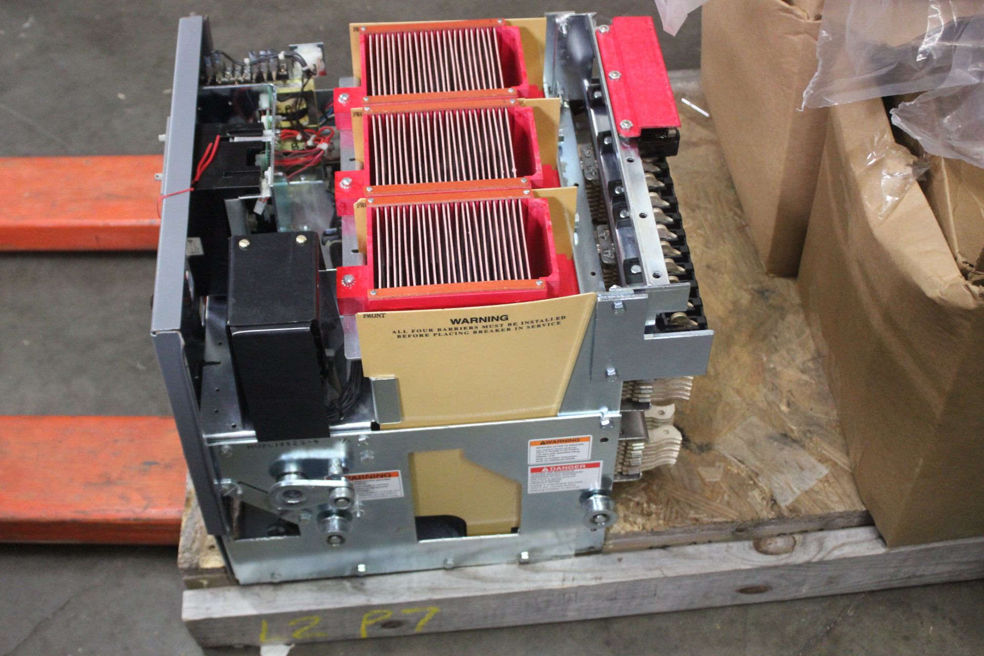 CUTLER HAMMER 1200A LOW VOLTAGE AC POWER CIRCUIT BREAKER - Image 2 of 20