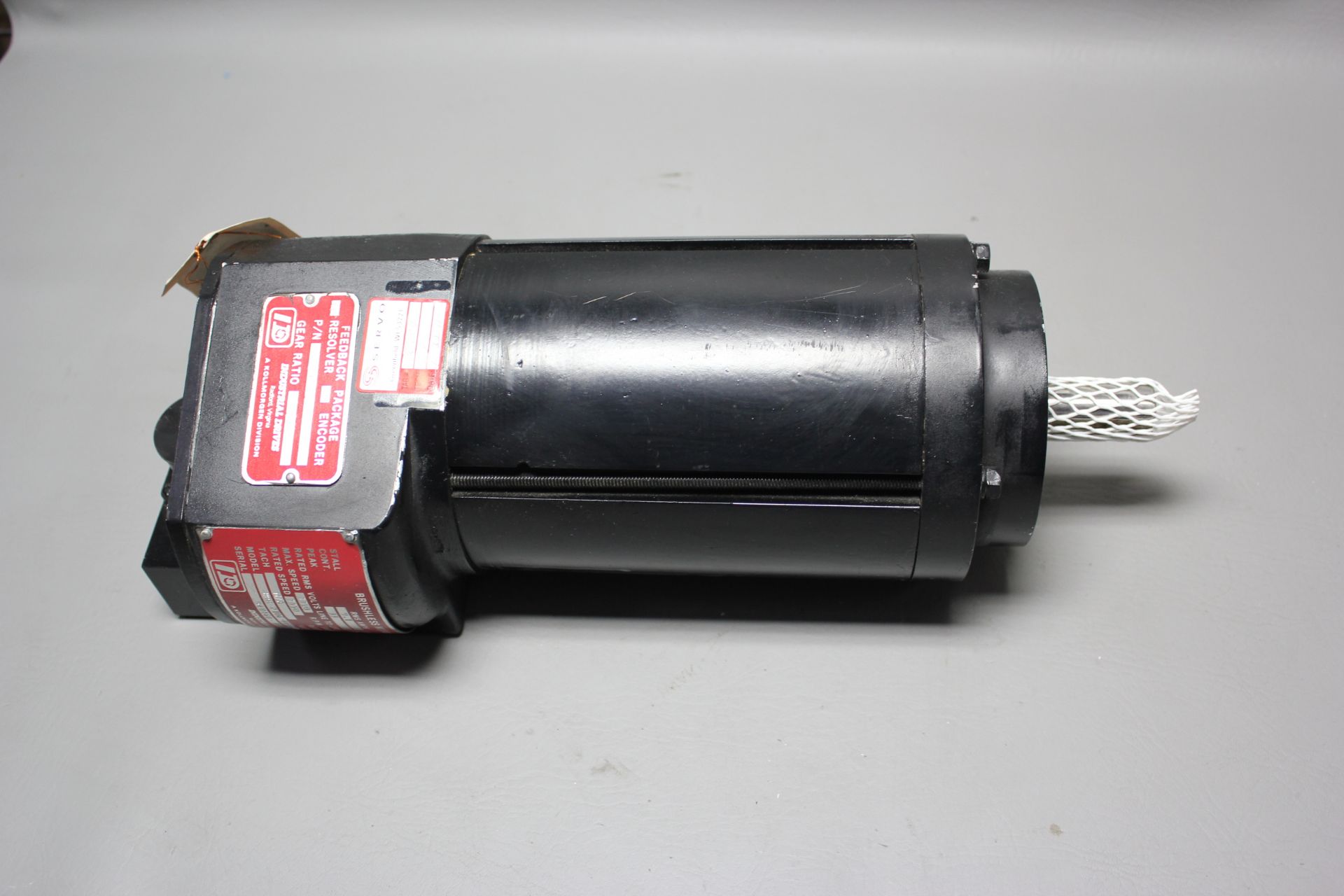 UNUSED KOLLMORGEN/INDUSTRIAL DRIVES BRUSHLESS SERVO MOTOR