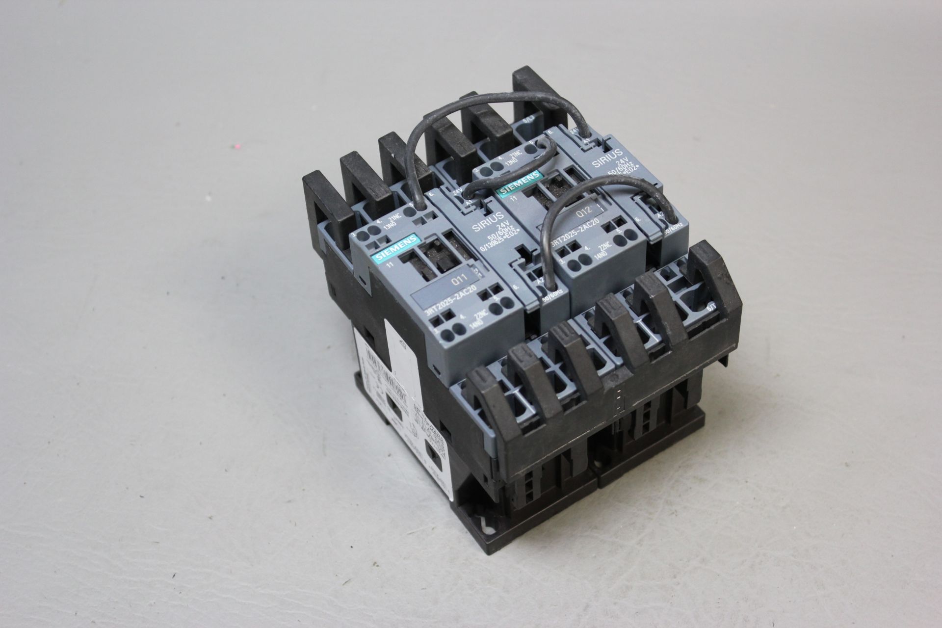 UNUSED SIEMENS REVERSING CONTACTOR