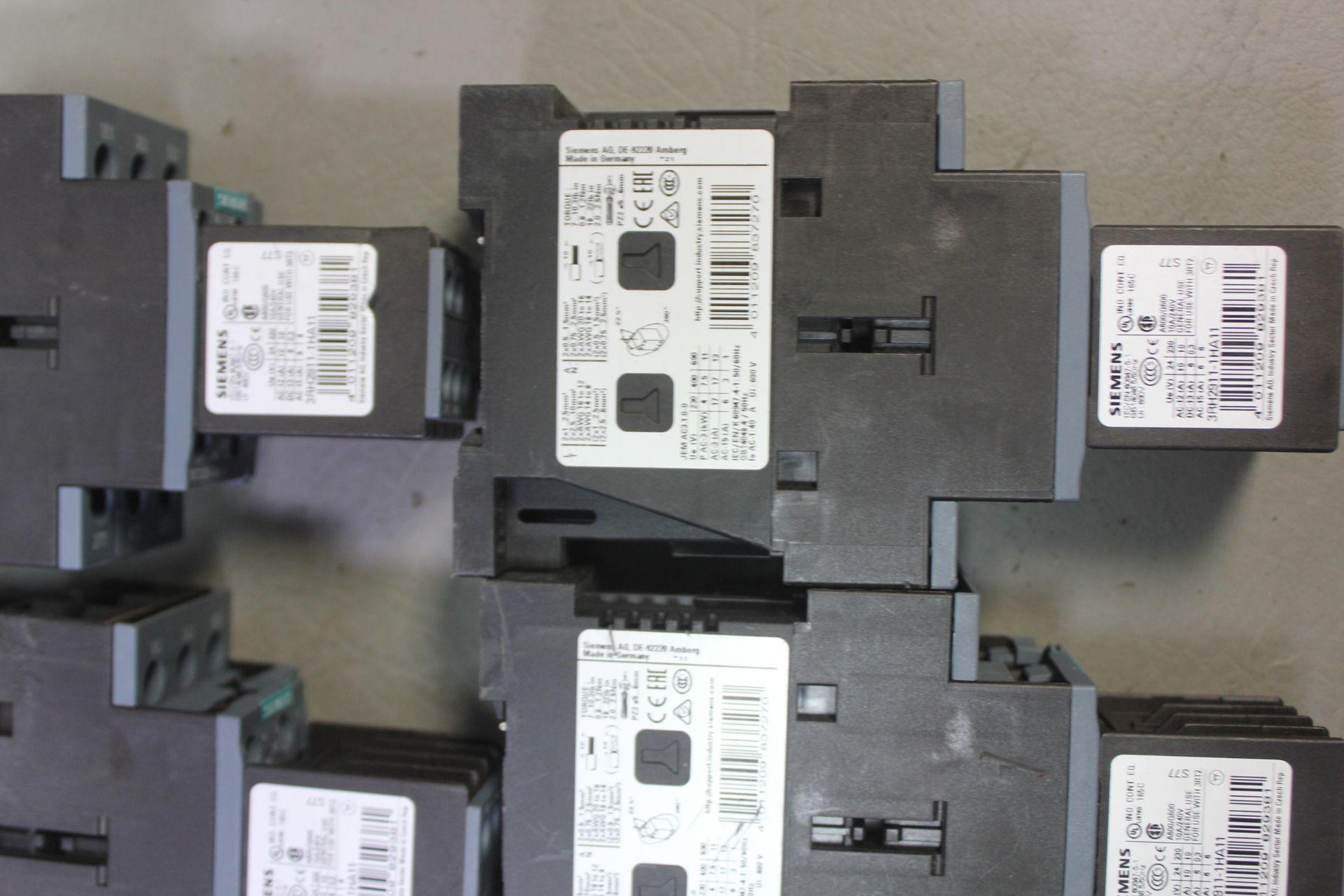 LOT OF 6 SIEMENS CONTACTORS WITH AUX SWITCHES - Image 8 of 9