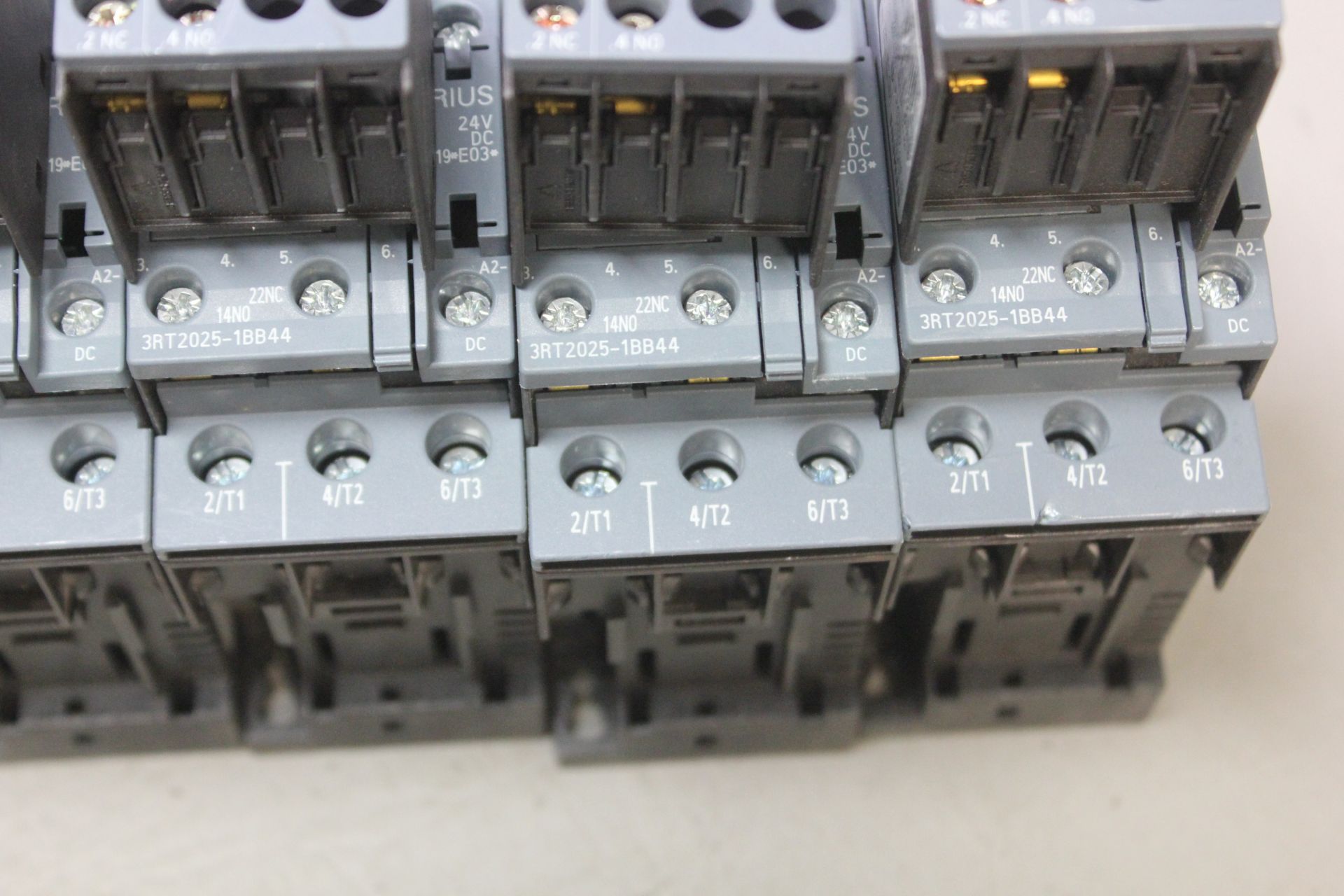 LOT OF 6 SIEMENS CONTACTORS WITH AUX SWITCHES - Image 4 of 4
