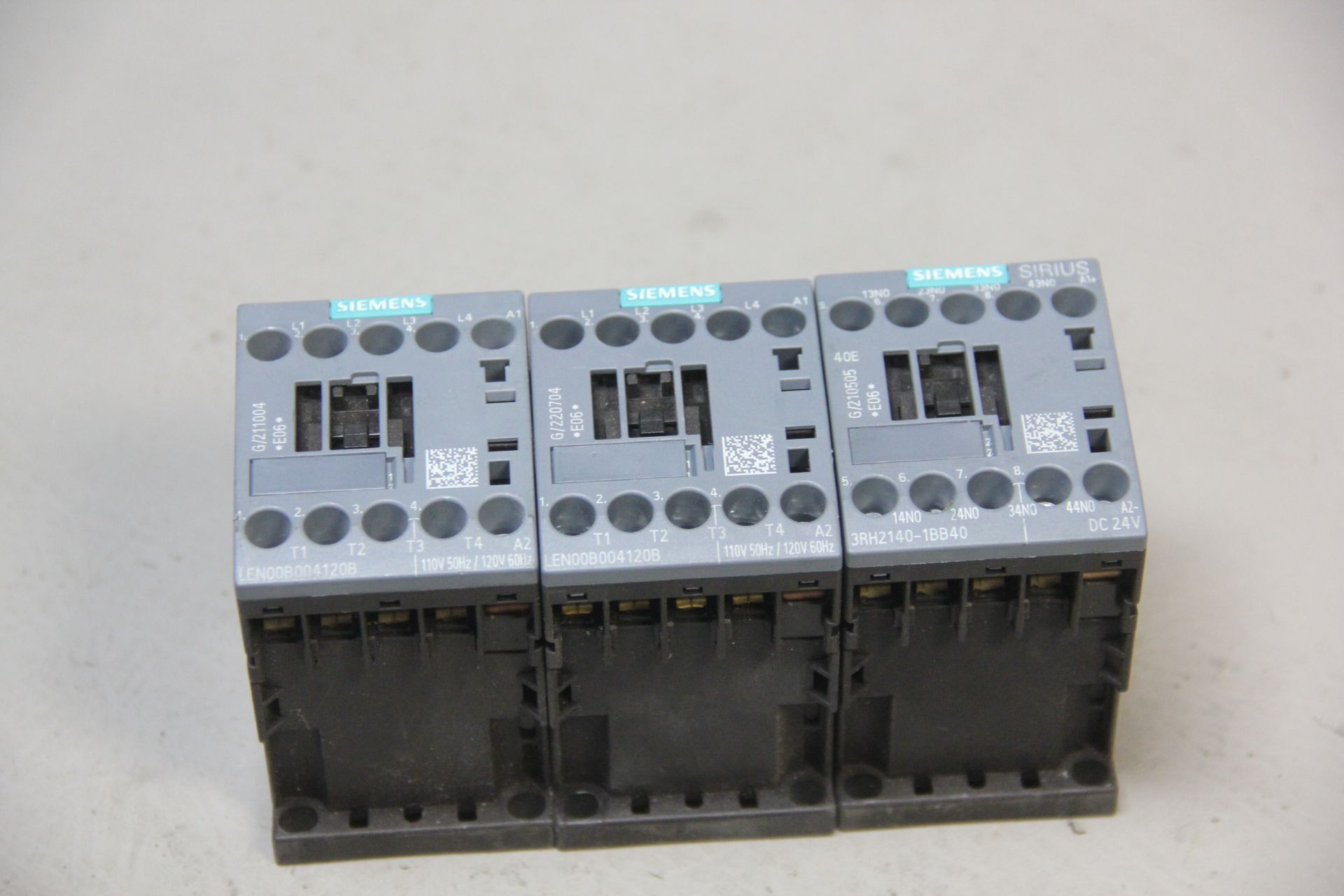 3 UNSUED SIEMENS LIGHTING CONTACTORS