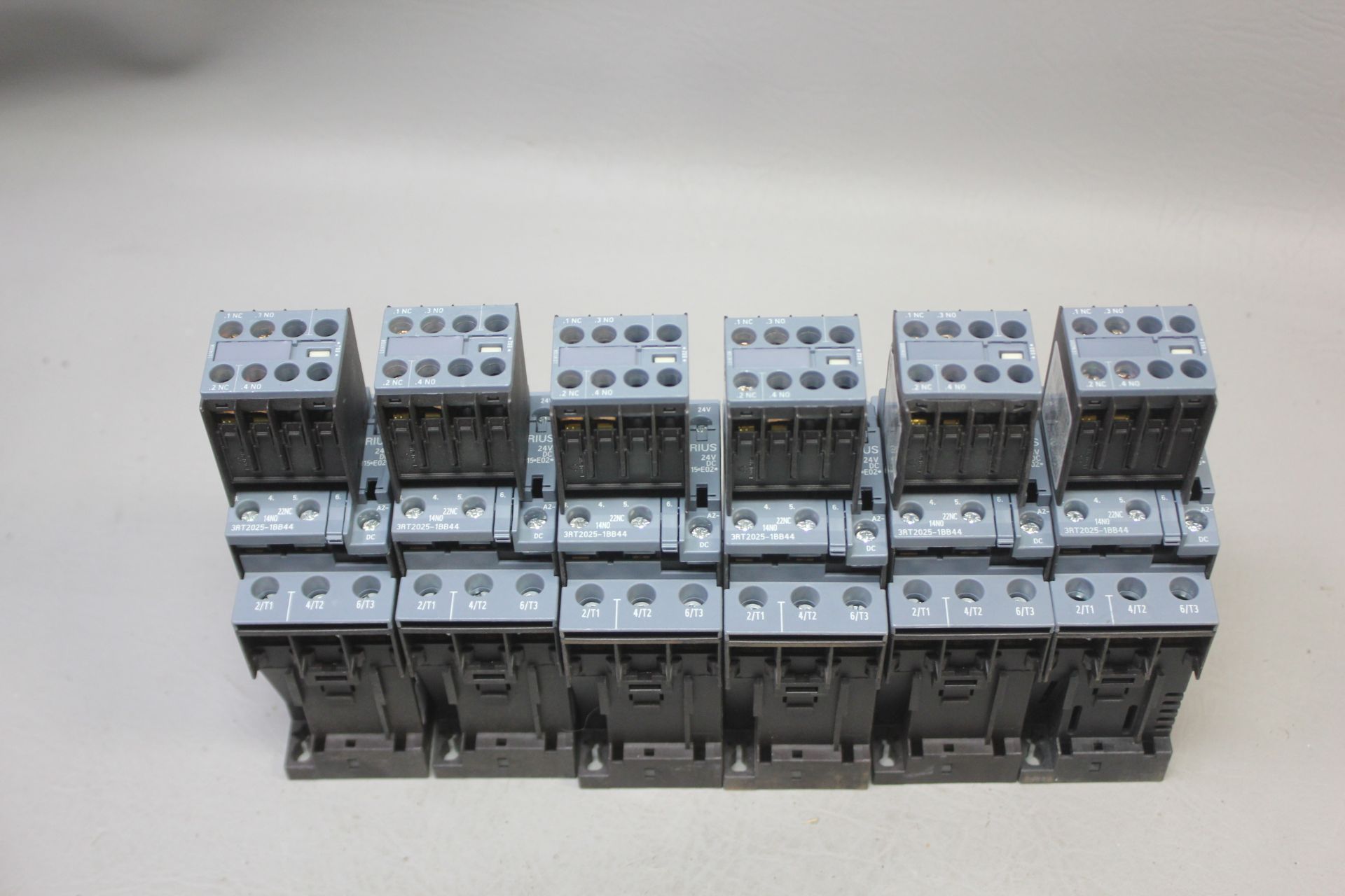 LOT OF 6 SIEMENS CONTACTORS WITH AUX SWITCHES