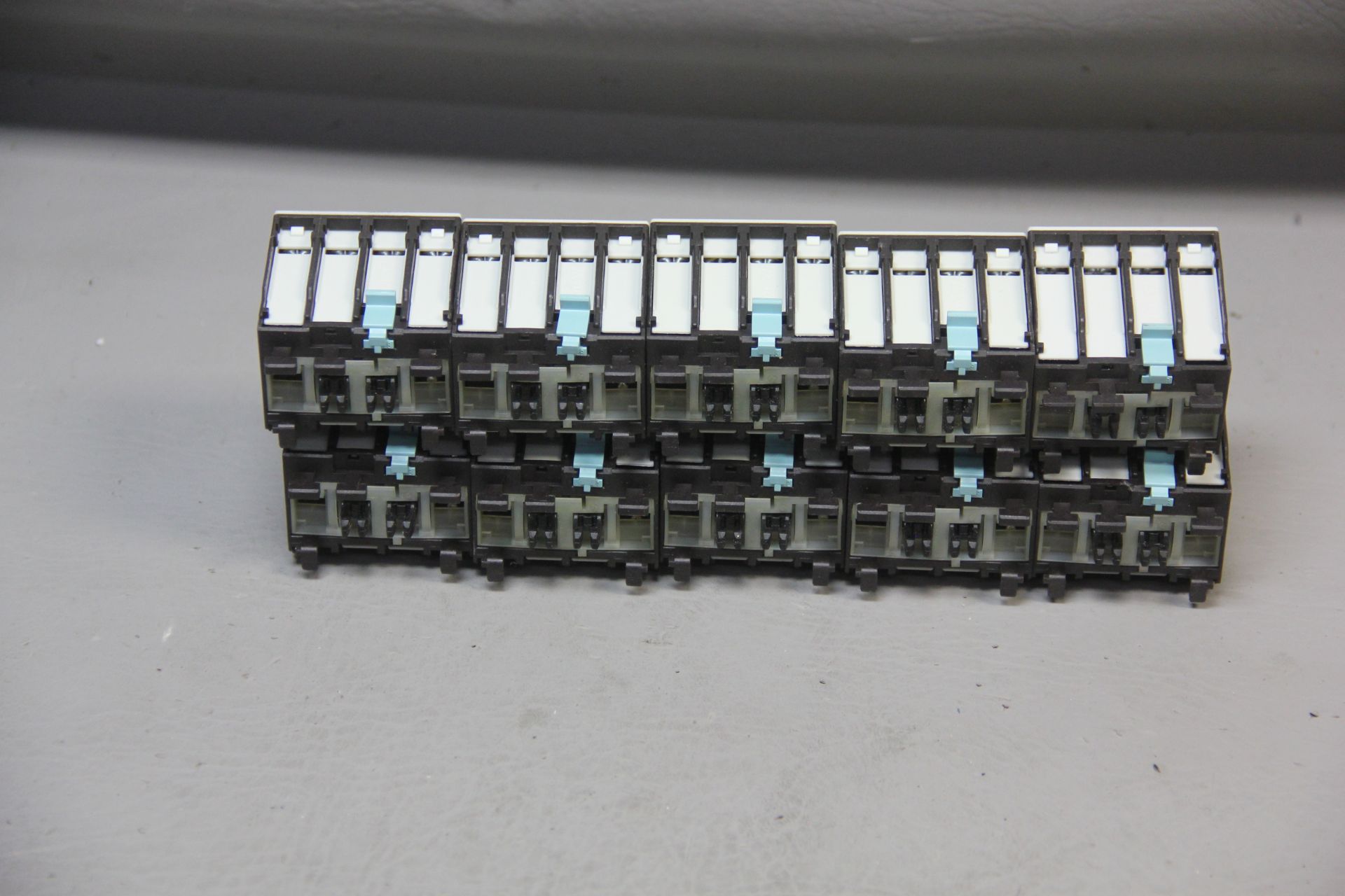 LOT OF UNUSED SIEMENS AUX SWITCHES - Image 5 of 6
