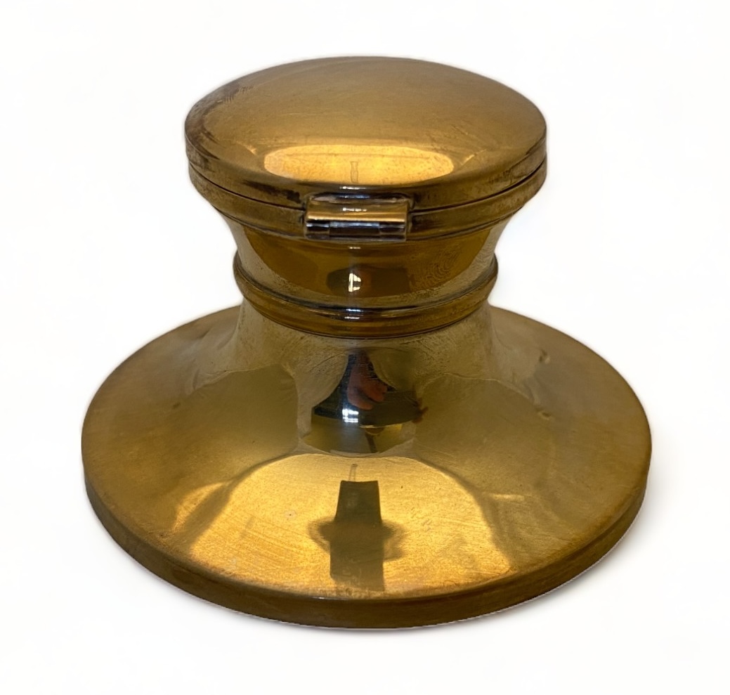 A silver weighted capstan inkwell, W I Broadway & Co. Birmingham, 1982 - Image 3 of 4