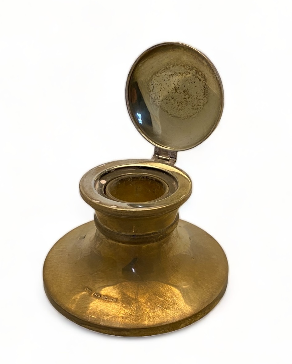 A silver weighted capstan inkwell, W I Broadway & Co. Birmingham, 1982 - Image 2 of 4