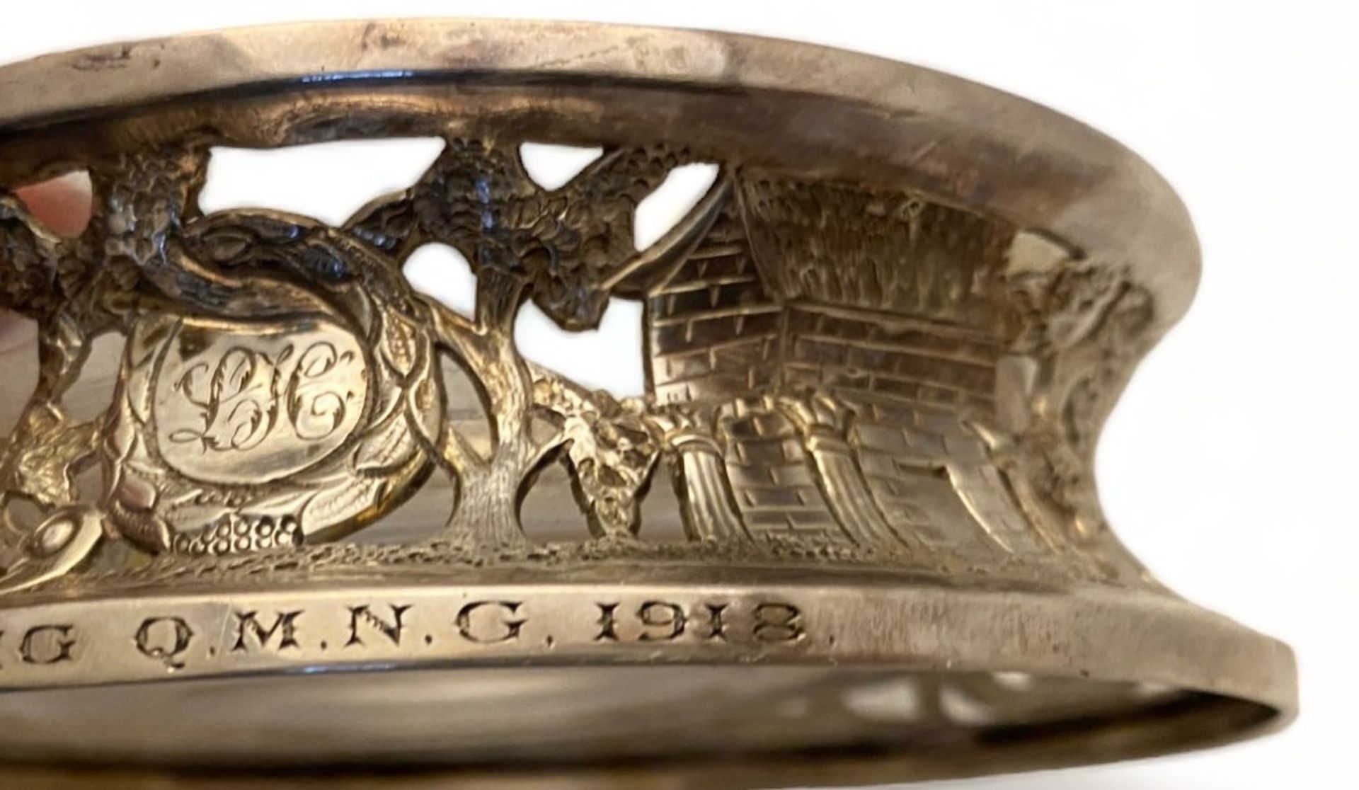 A cased Irish silver butter ring and knife, Roberts & Dore Ltd, Sheffield, 1932, retailed by Sharman - Image 11 of 16