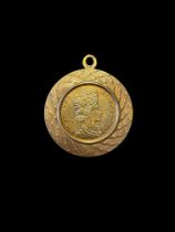 A pendant mounted with a commemorative coin featuring Elizabeth II opposite ‘ARTES BONAE ET SCIENTIA