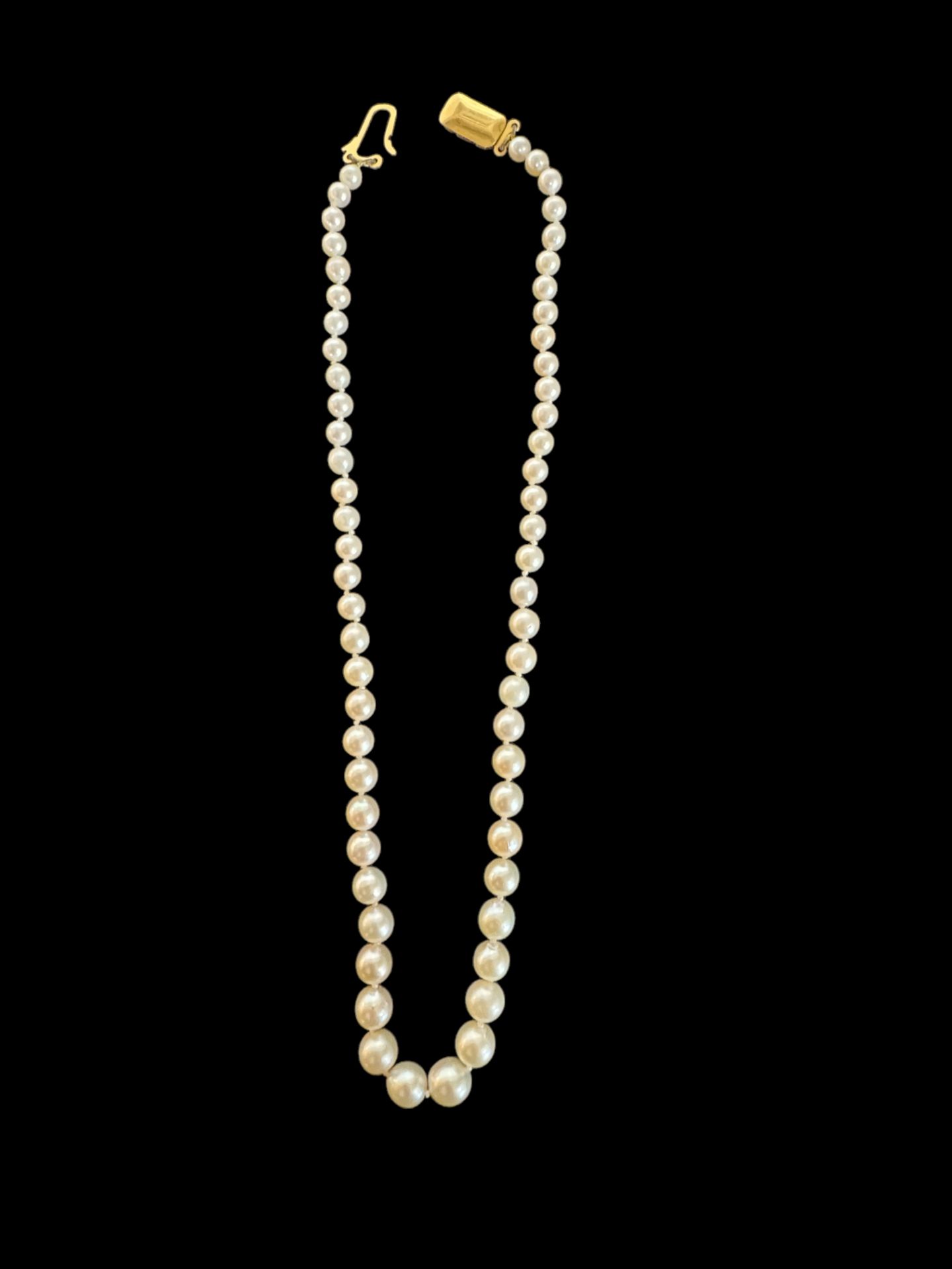 Two graduated cultured pearl necklaces, 9ct gold clasps - Image 2 of 6