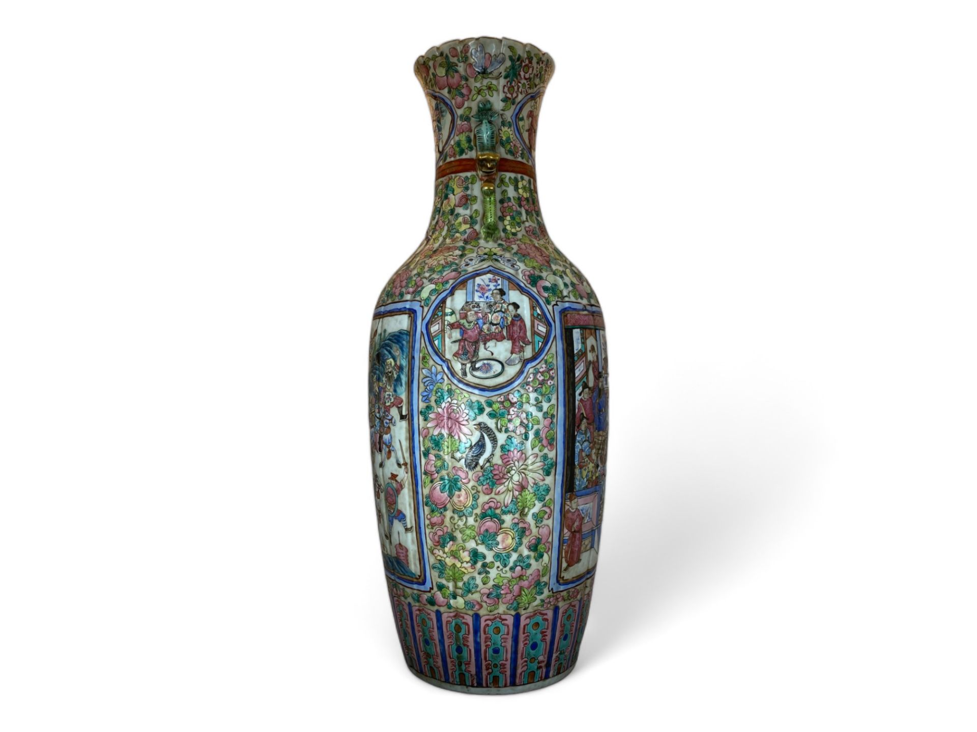 A large 19th century Cantonese famille rose vase - Image 4 of 6