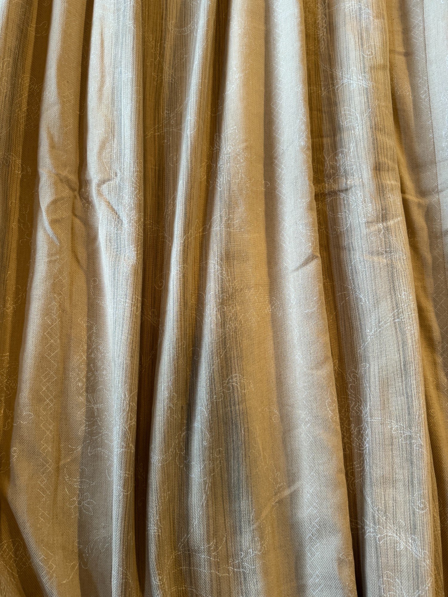 A pair of pinch pleat, lined and interlined Jim Thompson dusky pink fabric curtains together with a - Image 2 of 6