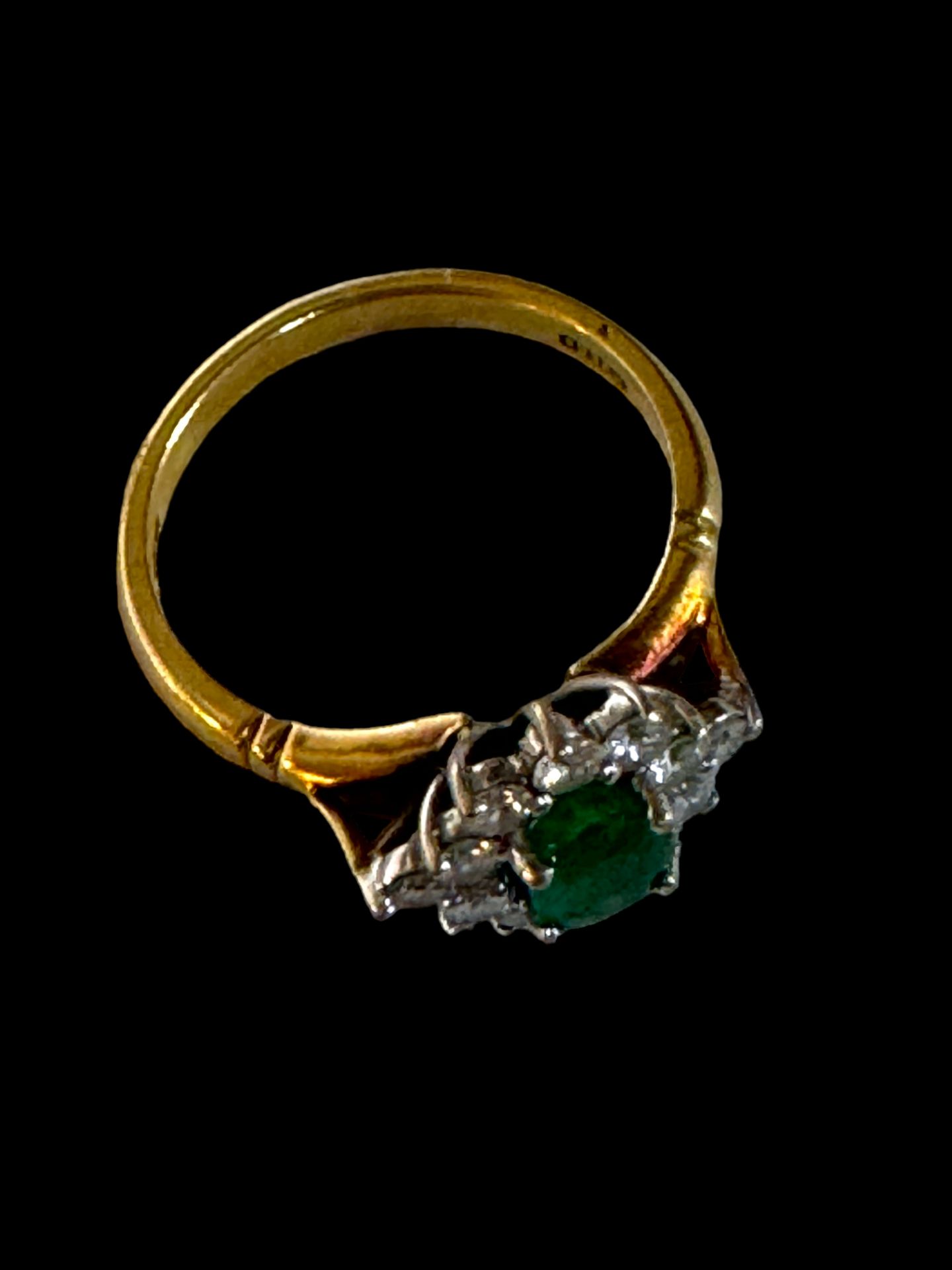 An emerald and diamond cluster ring - Image 3 of 6