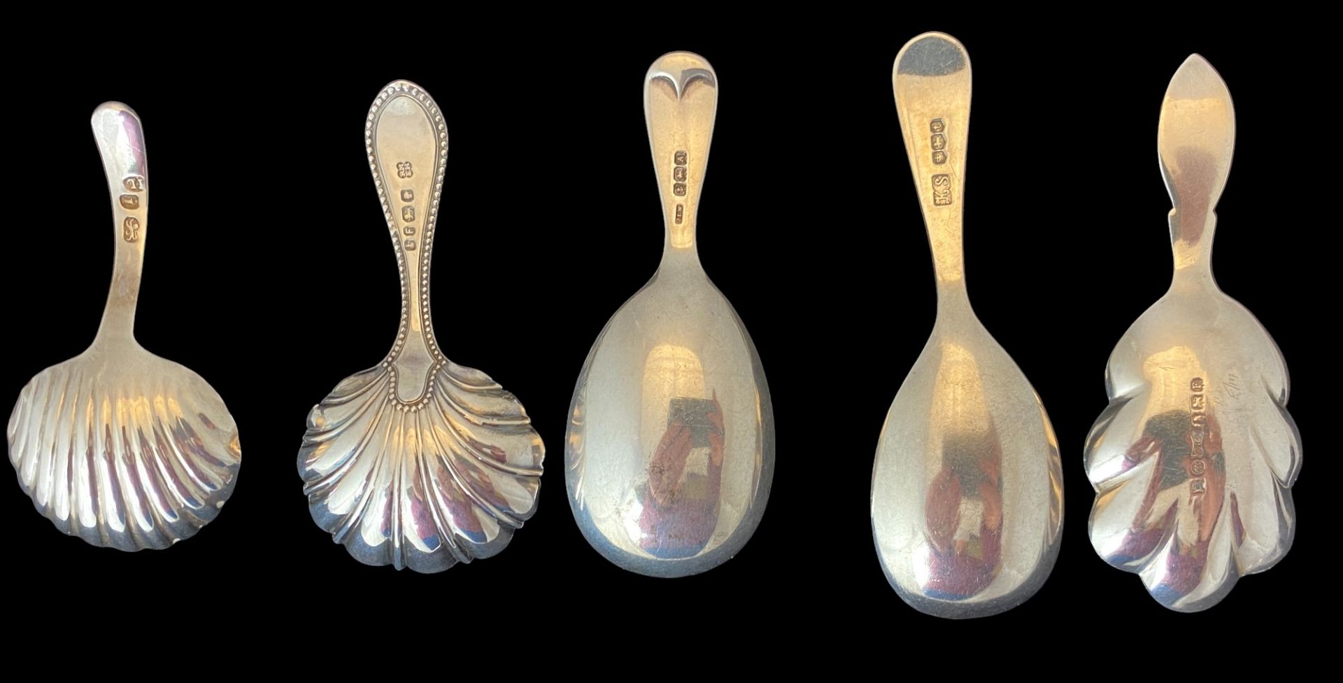 A group of five silver caddy spoons - Image 2 of 7