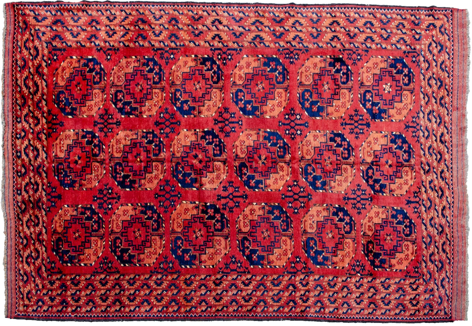 A vintage Ersari carpet, Turkestan, circa 1950 - Image 2 of 7
