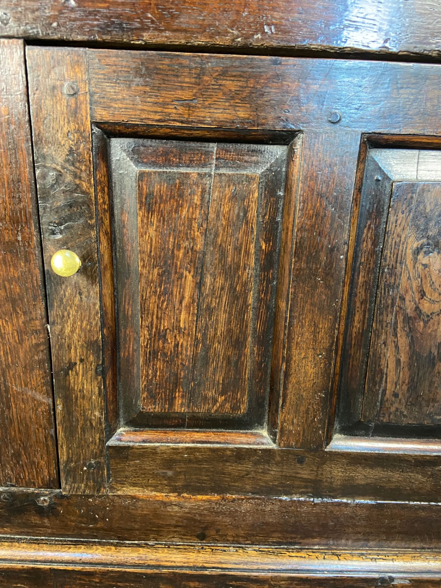 A late 17th century oak dresser base - Image 3 of 10