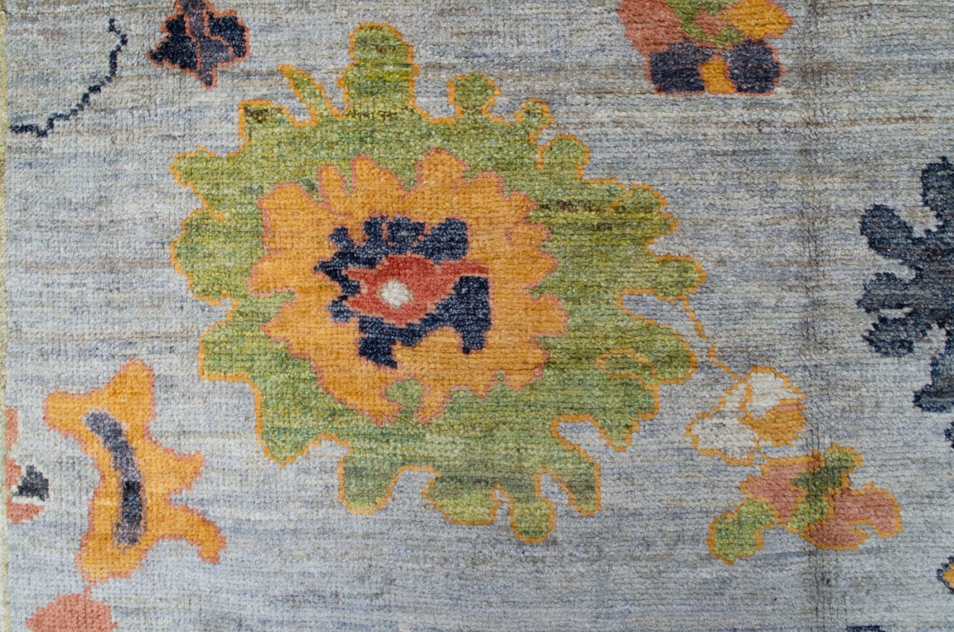 A Ushak carpet - Image 6 of 8