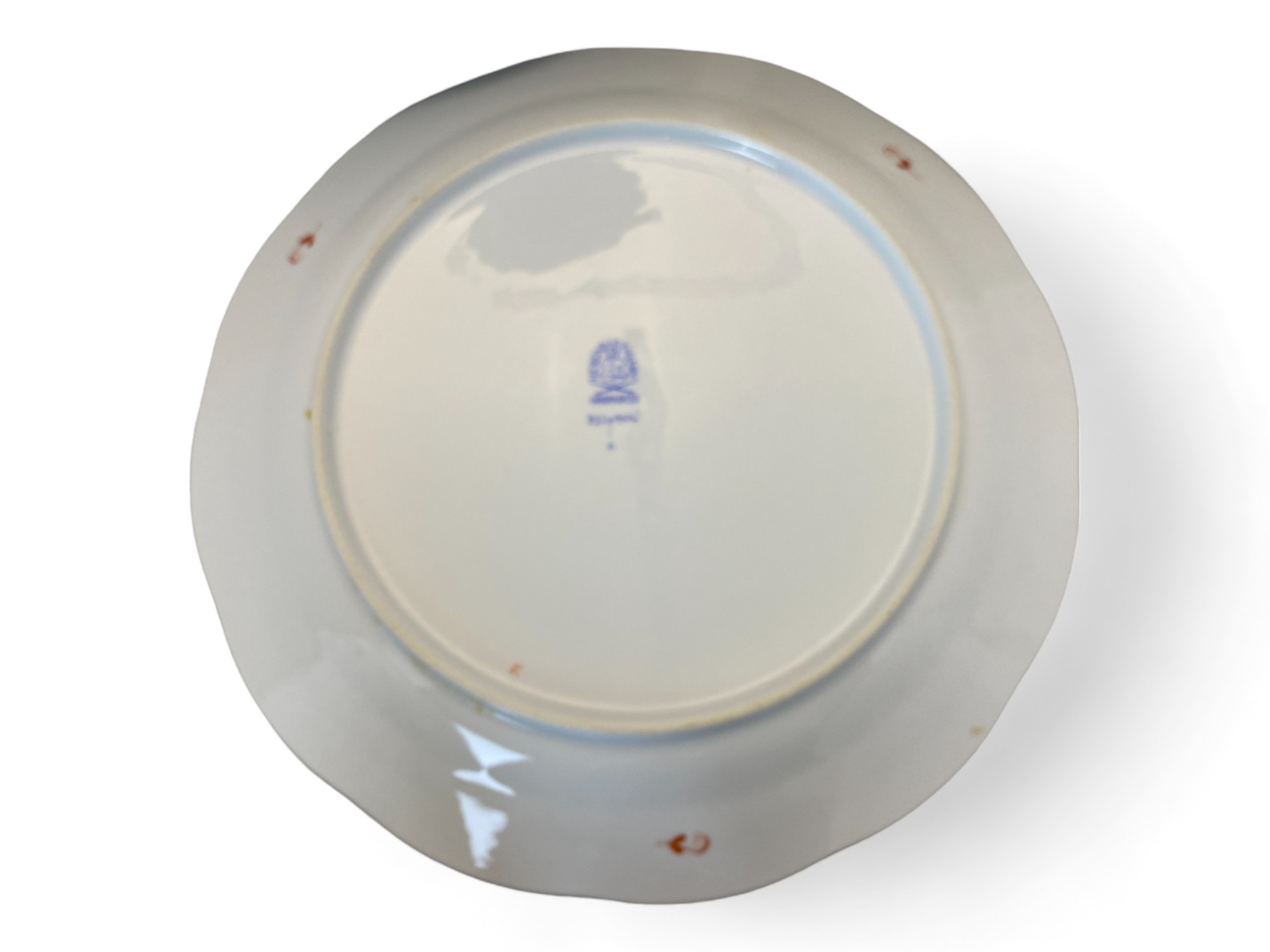 A Herend rust Chinese bouquet part service of nineteen dinner plates and fourteen side plates - Image 5 of 5