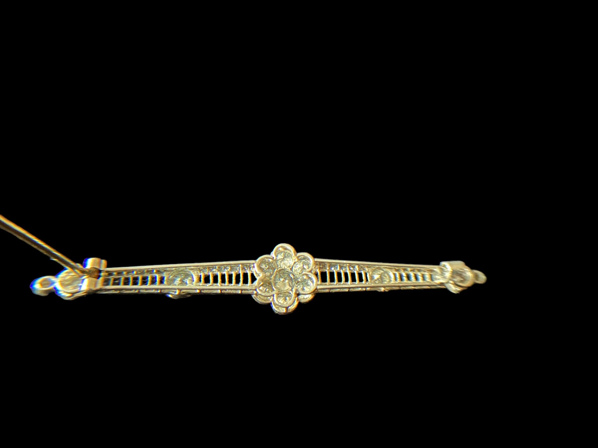 An Edwardian diamond cluster bar brooch - Image 2 of 9