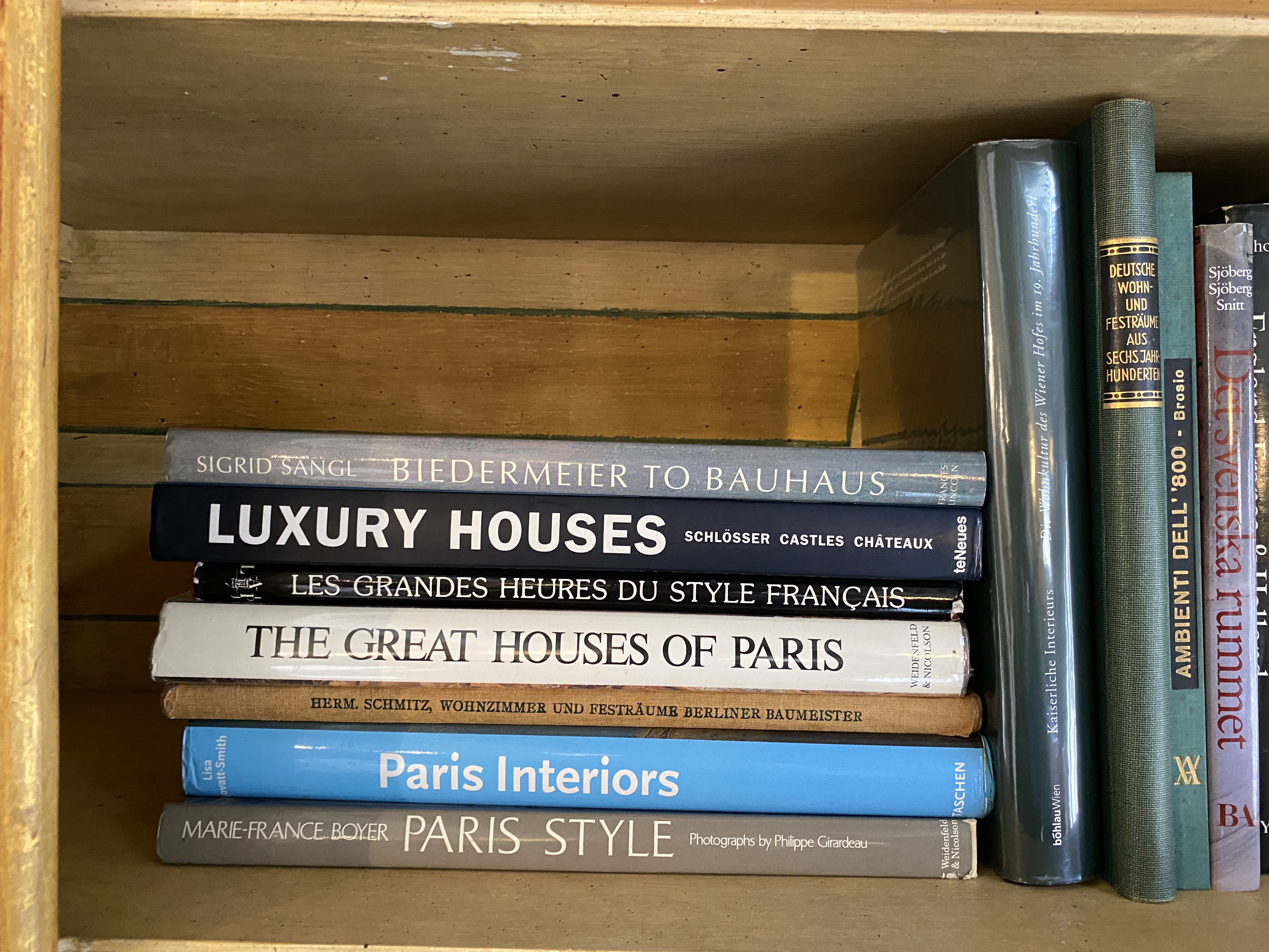A collection of books on Country Houses & Interiors - Image 10 of 11