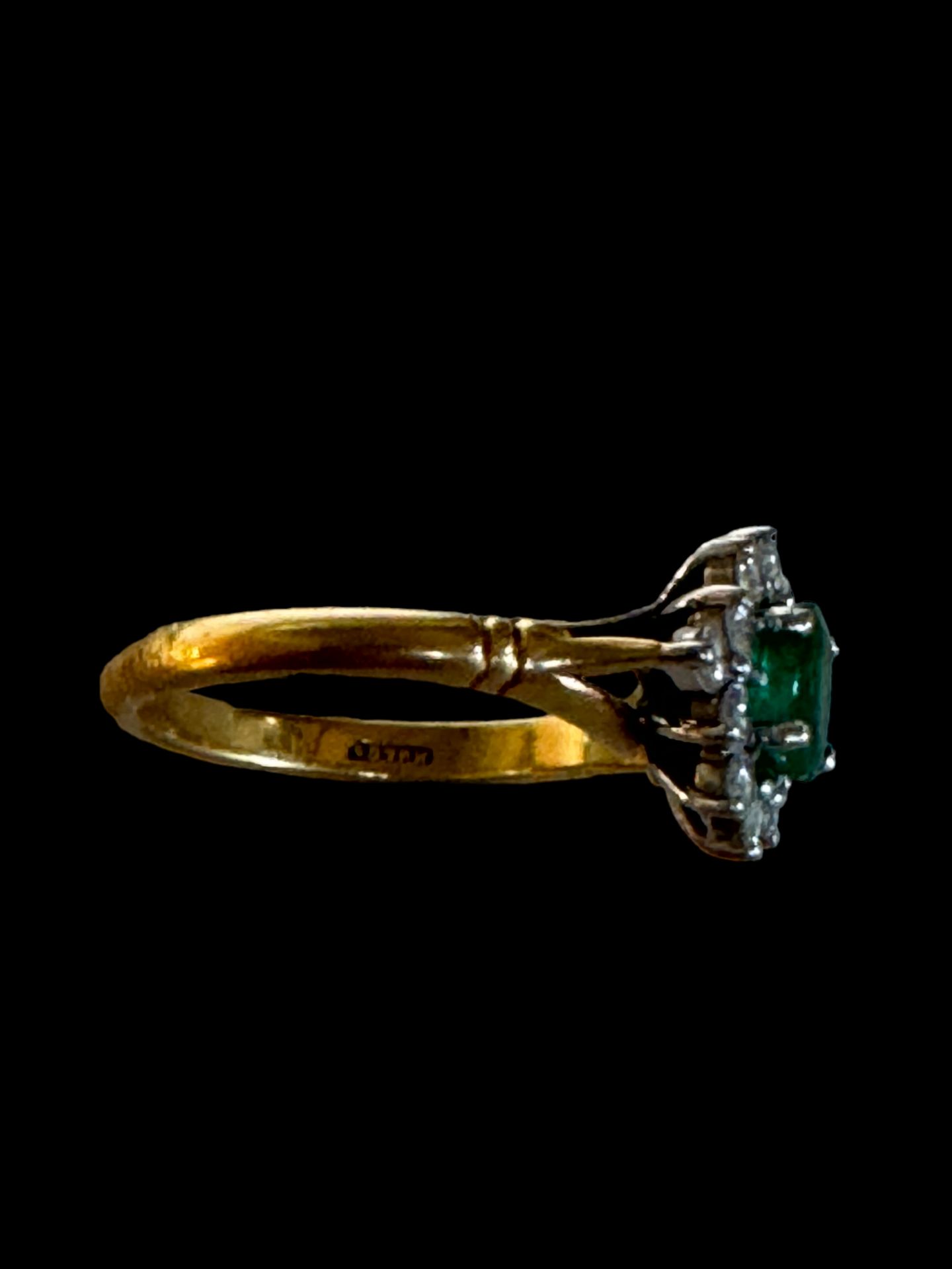 An emerald and diamond cluster ring - Image 5 of 6
