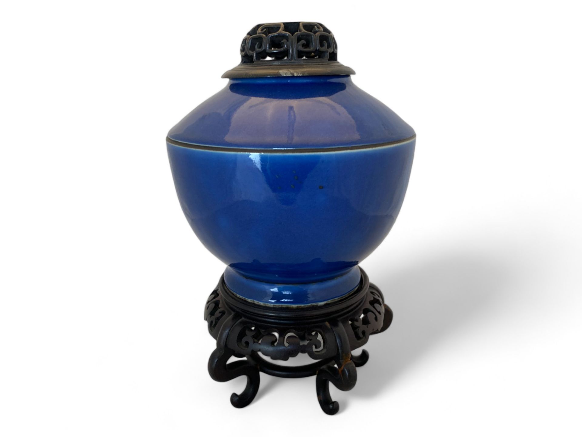 An 18th century Chinese porcelain monochrome blue vase with a pierced hardwood carved cover and stan - Image 3 of 12