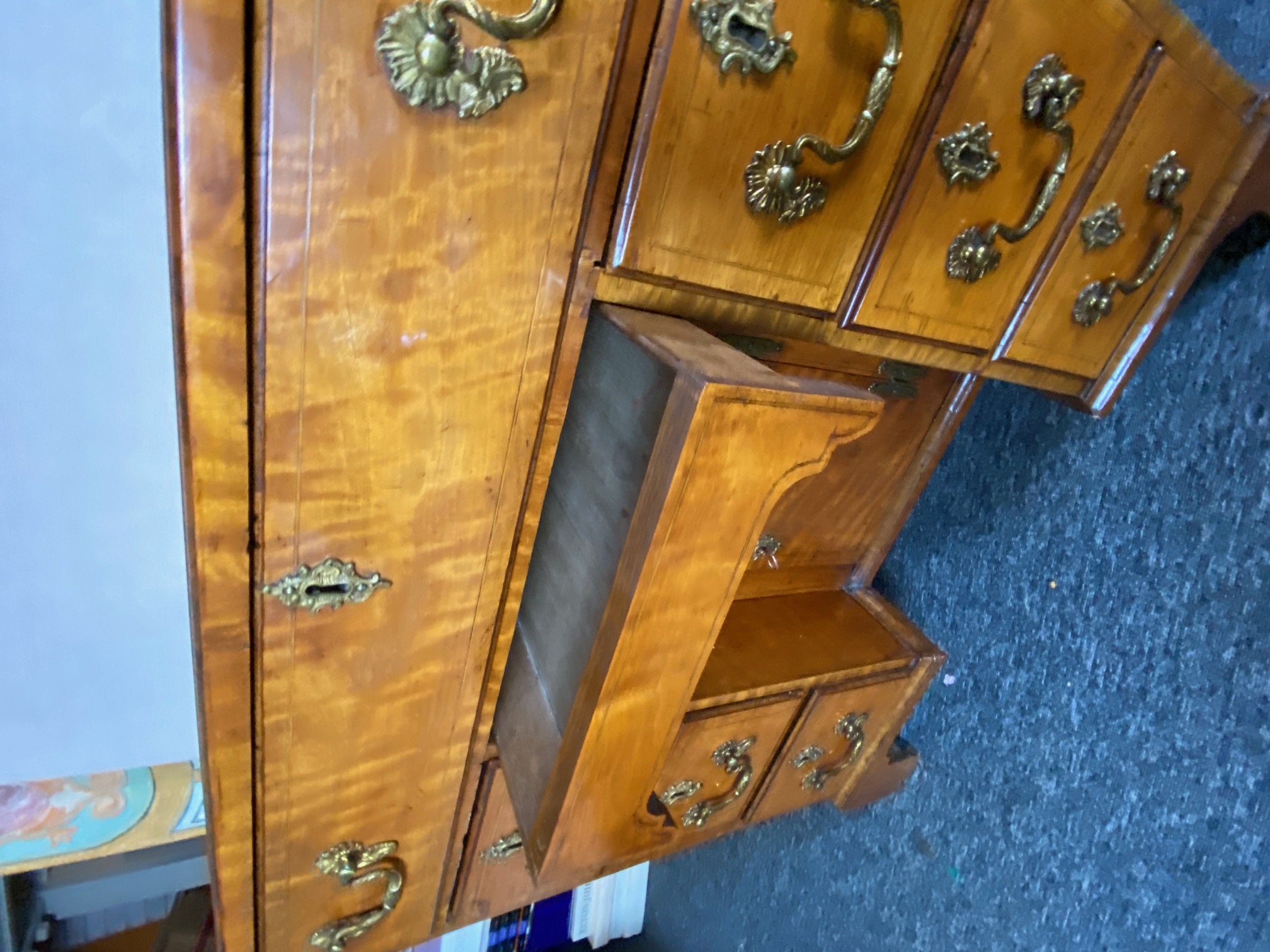 A George III satinwood kneehole desk - Image 6 of 11