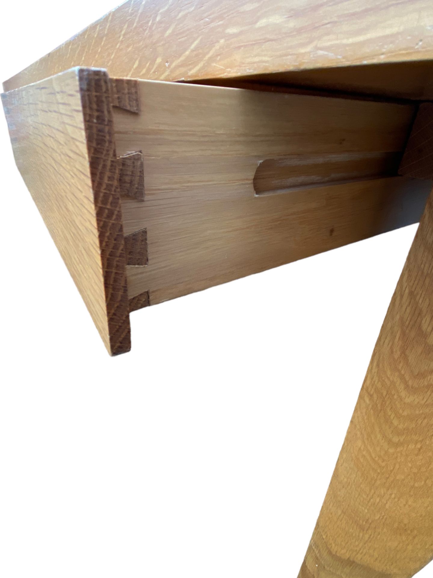 A contemporary oak writing tabe / desk by De La Espada - Image 4 of 5