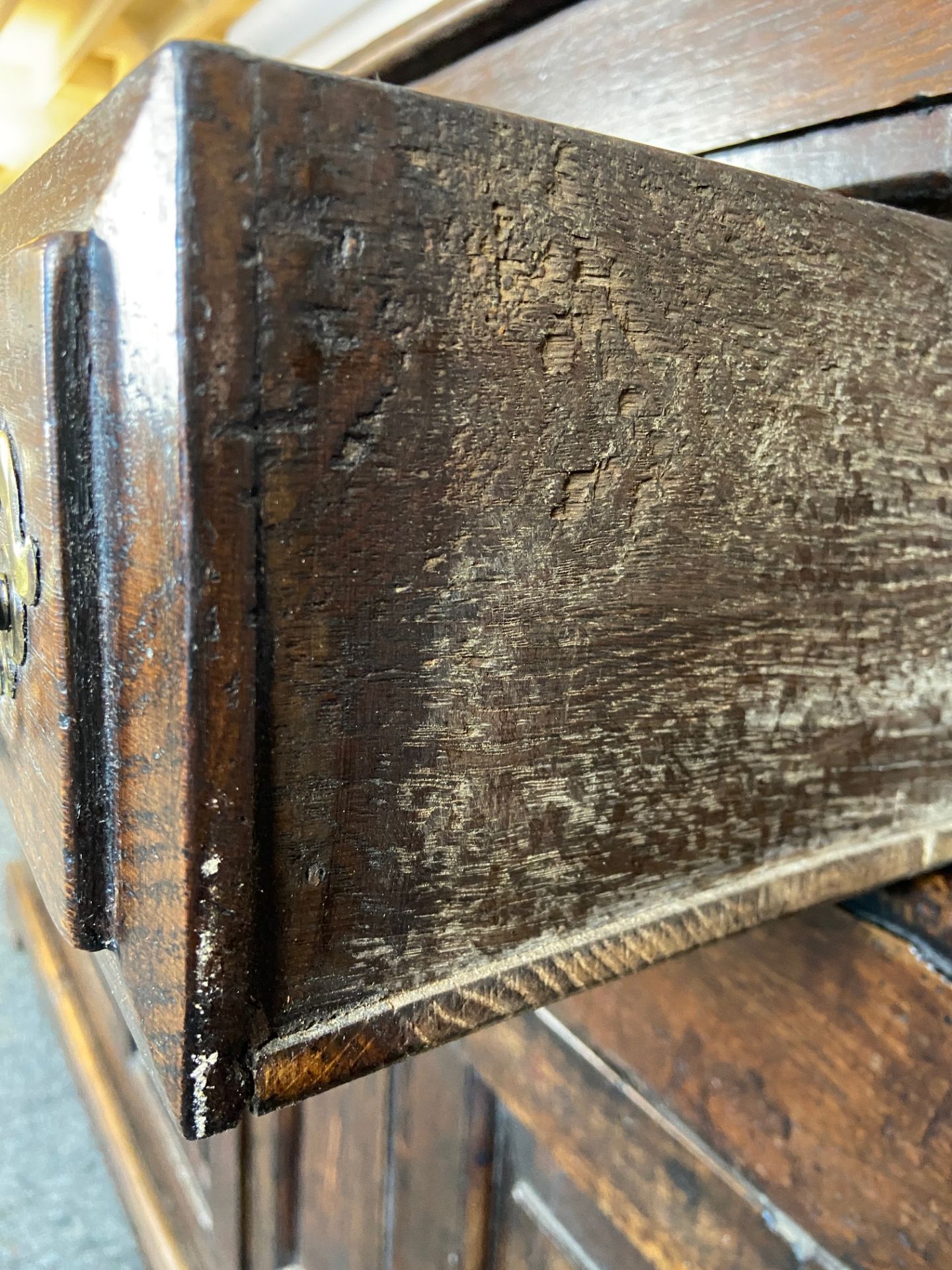 A late 17th century oak dresser base - Image 5 of 10