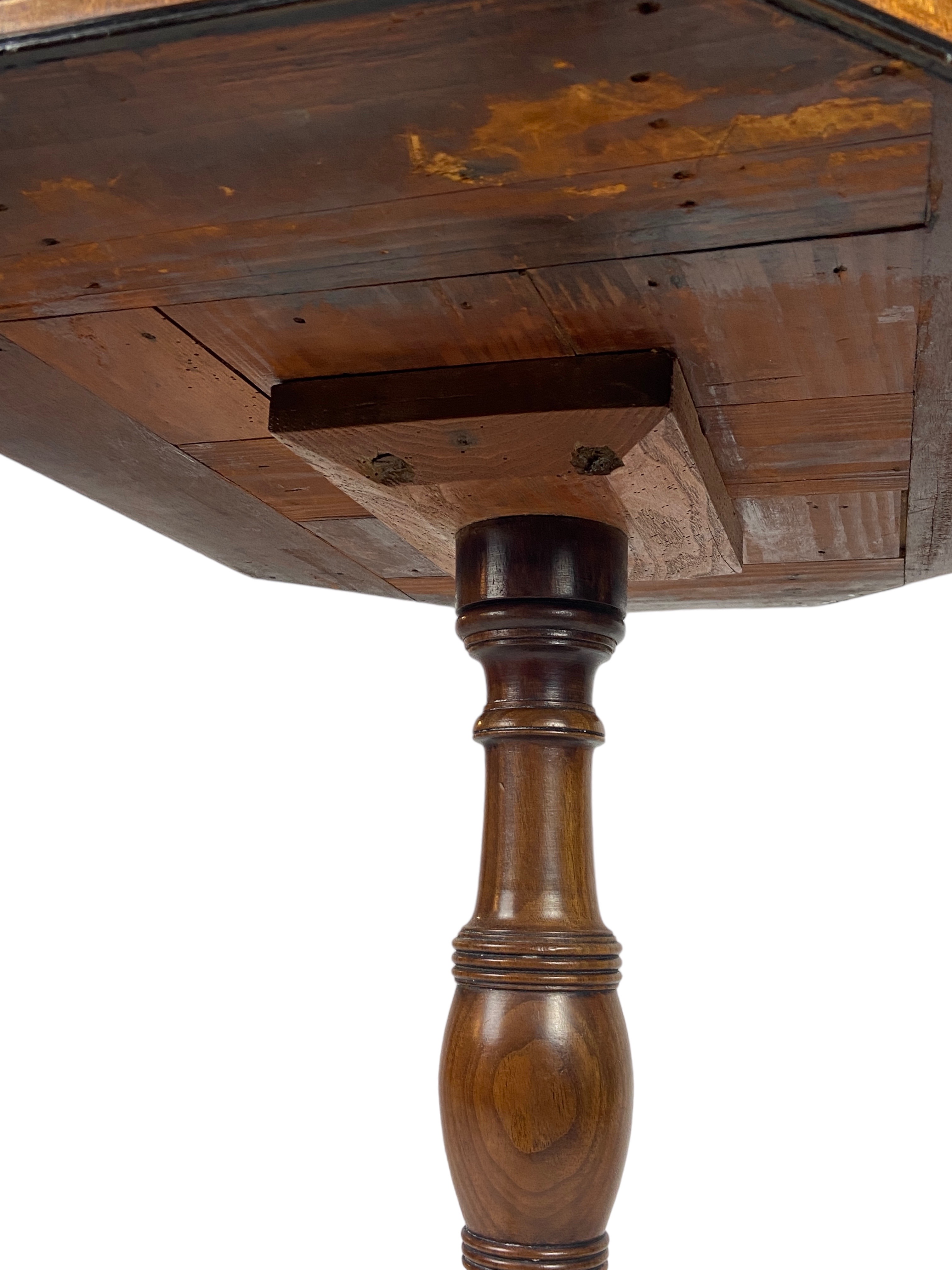 A small Regency mahogany and ebony marquetry octagonal centre table - Image 4 of 7