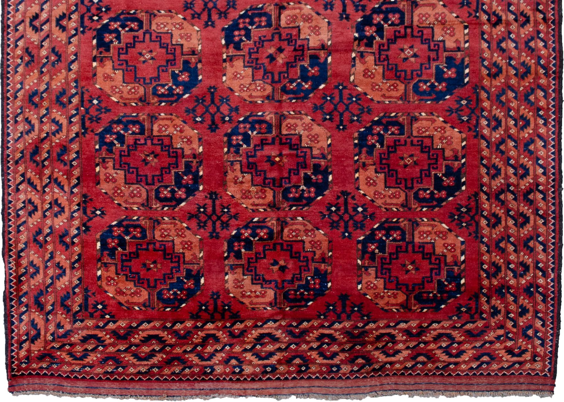 A vintage Ersari carpet, Turkestan, circa 1950 - Image 7 of 7