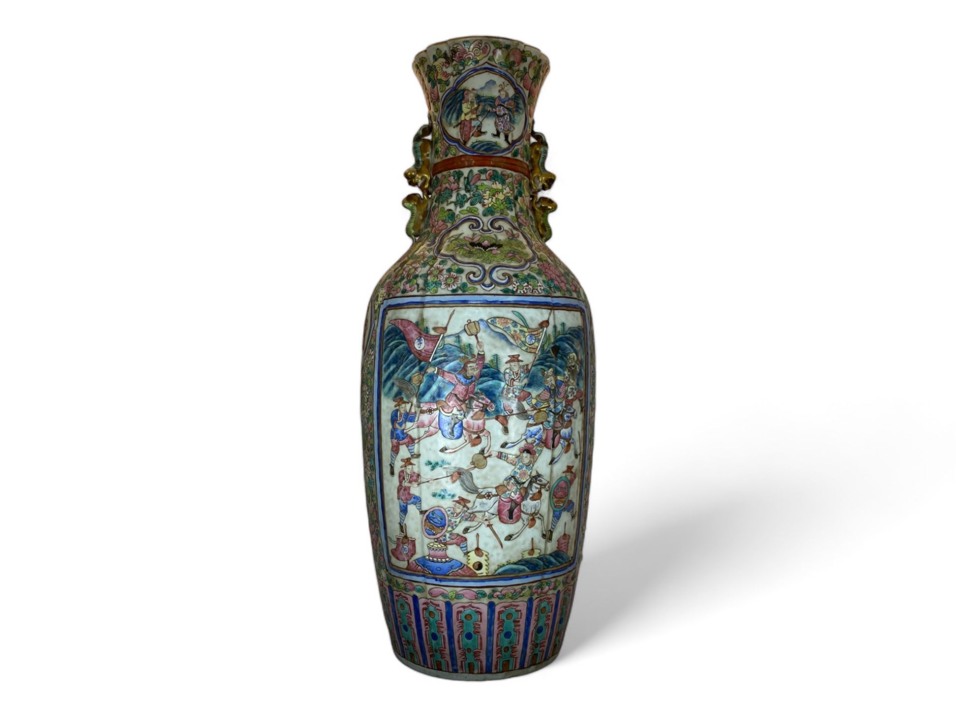A large 19th century Cantonese famille rose vase - Image 3 of 6