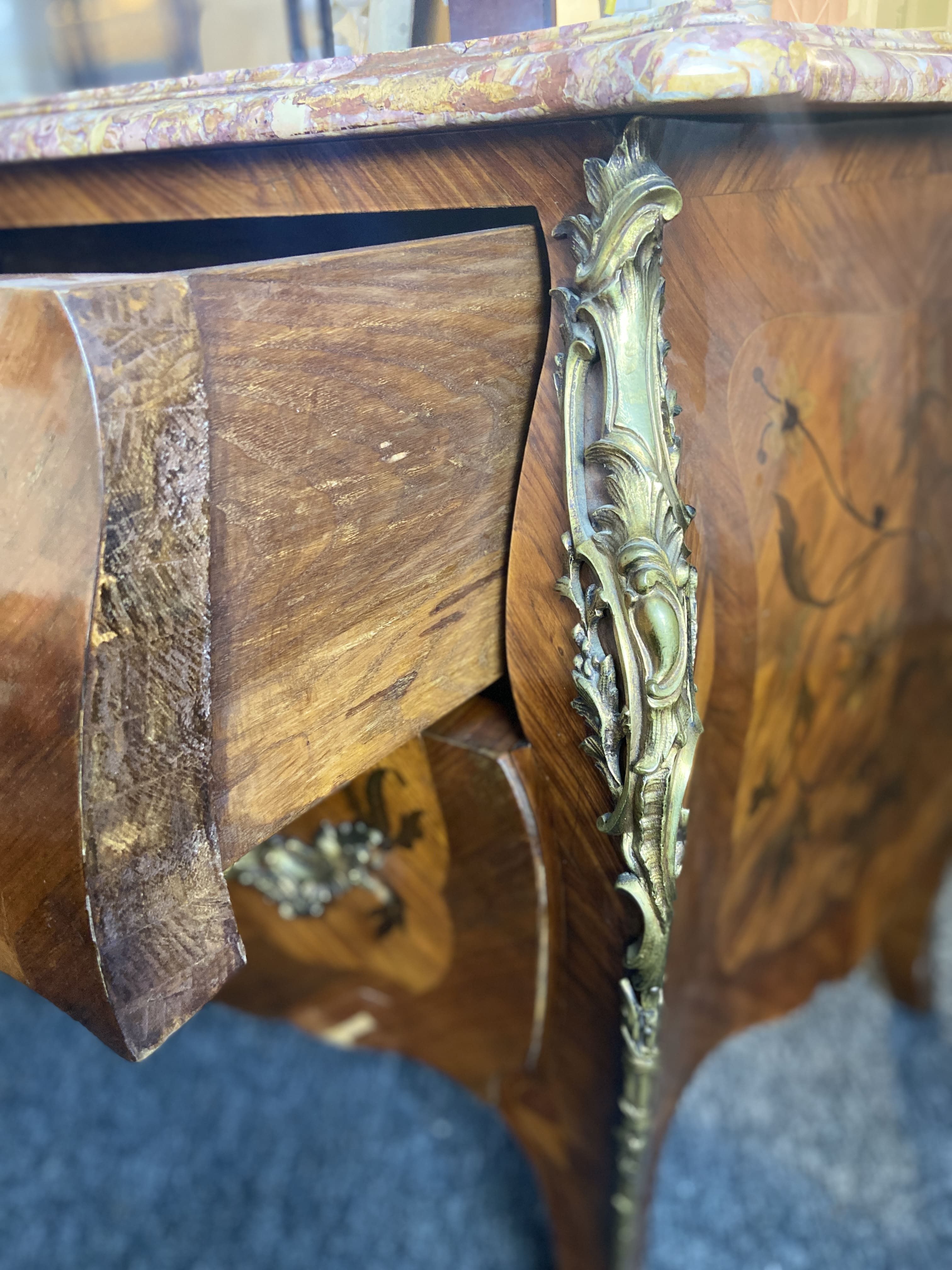 A Louis XV style kingwood, rosewood and sycamore marquetry serpentine commode by J.Grand - Image 9 of 12