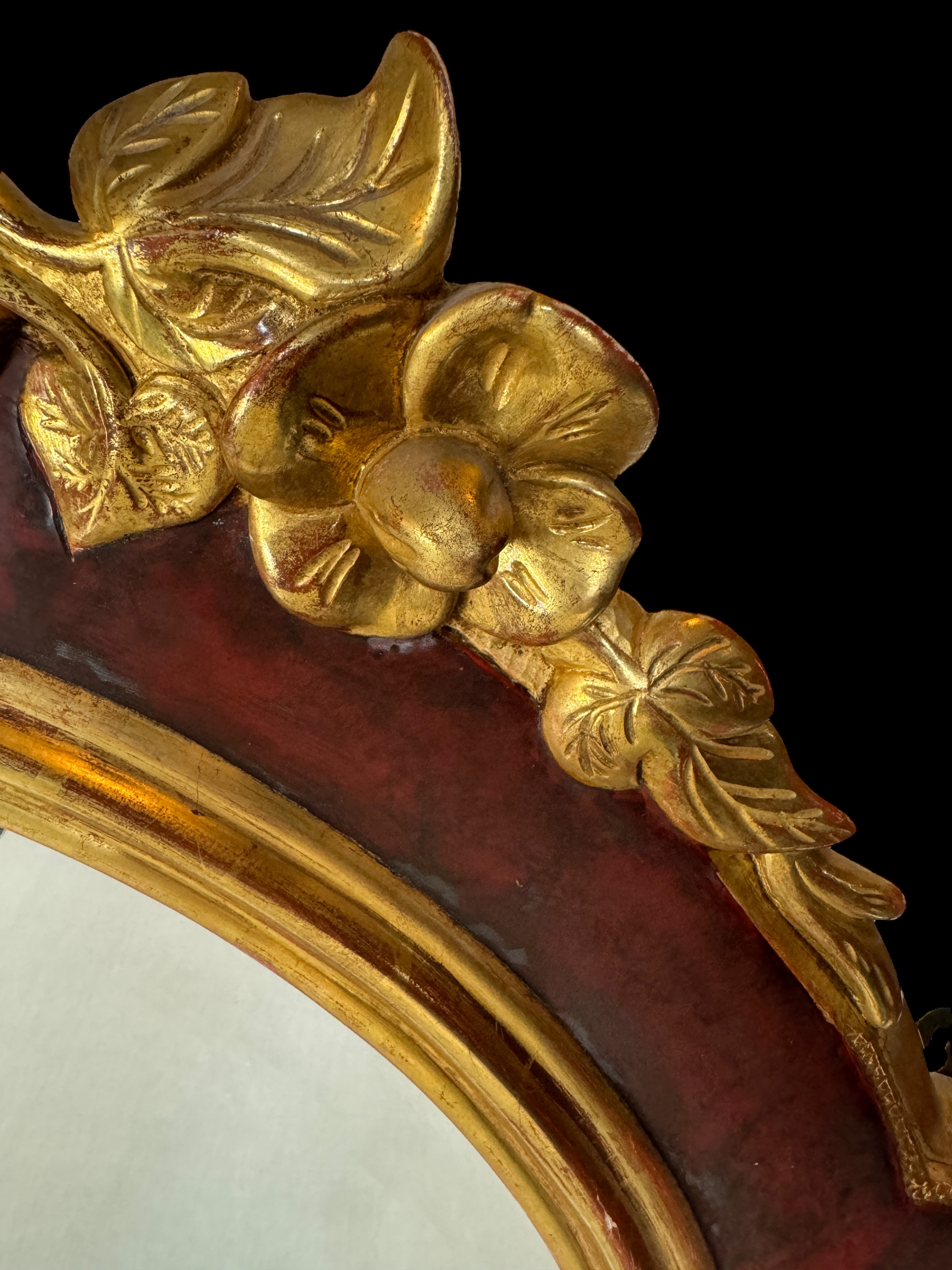 A 19th century Queen Anne style carved gilt wood and scarlet faux tortoiseshell pier mirror - Image 5 of 7